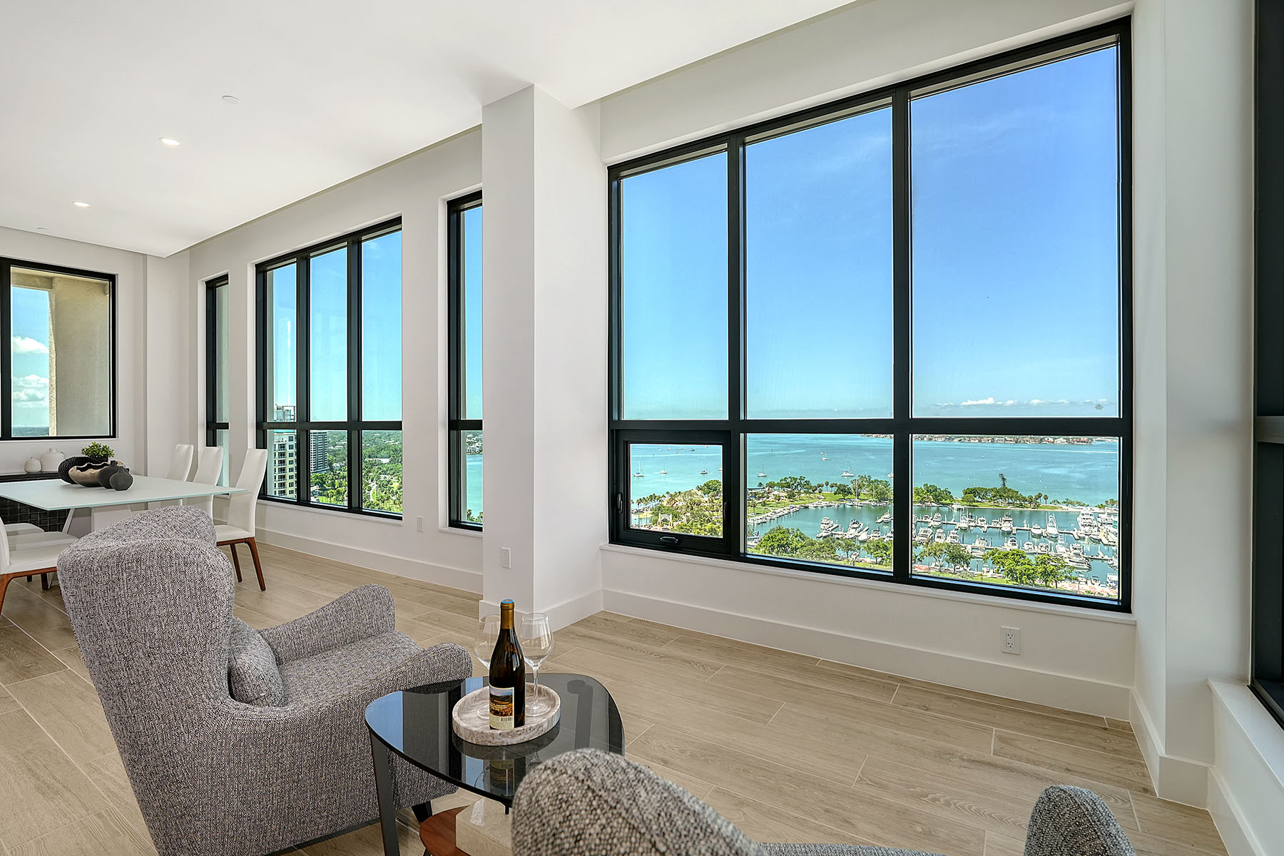 33 S Palm Avenue , 1601