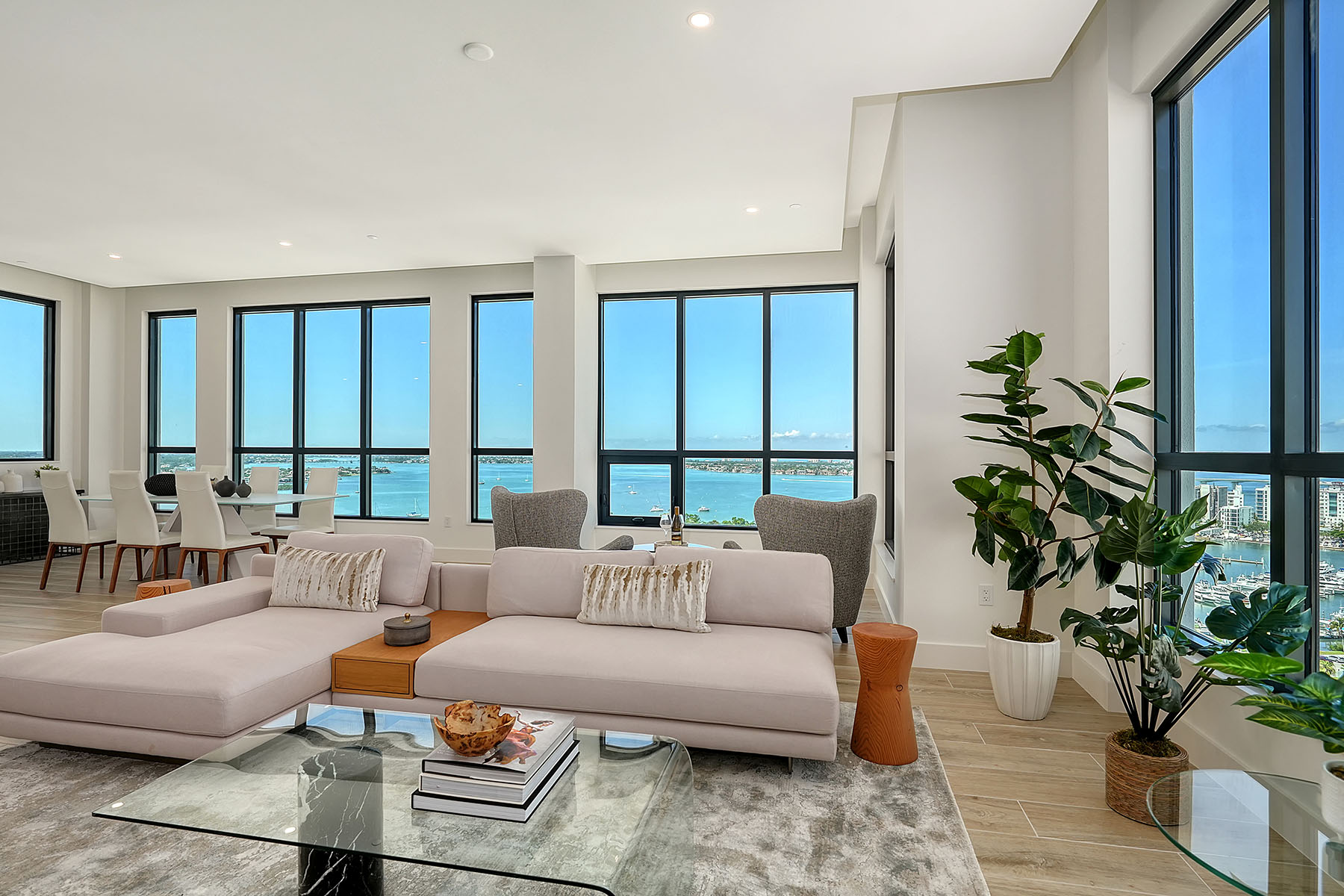 33 S Palm Avenue , 1601