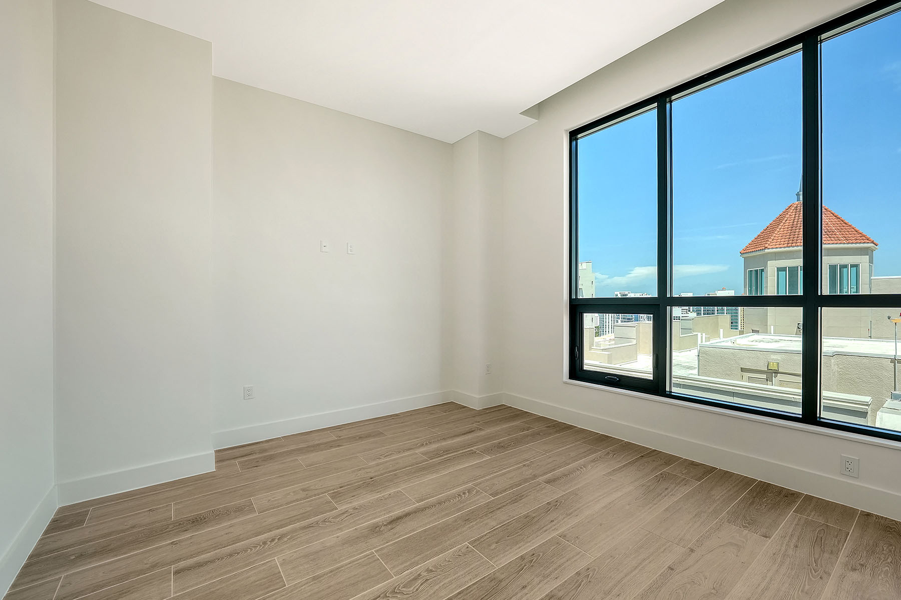 33 S Palm Avenue , 1601
