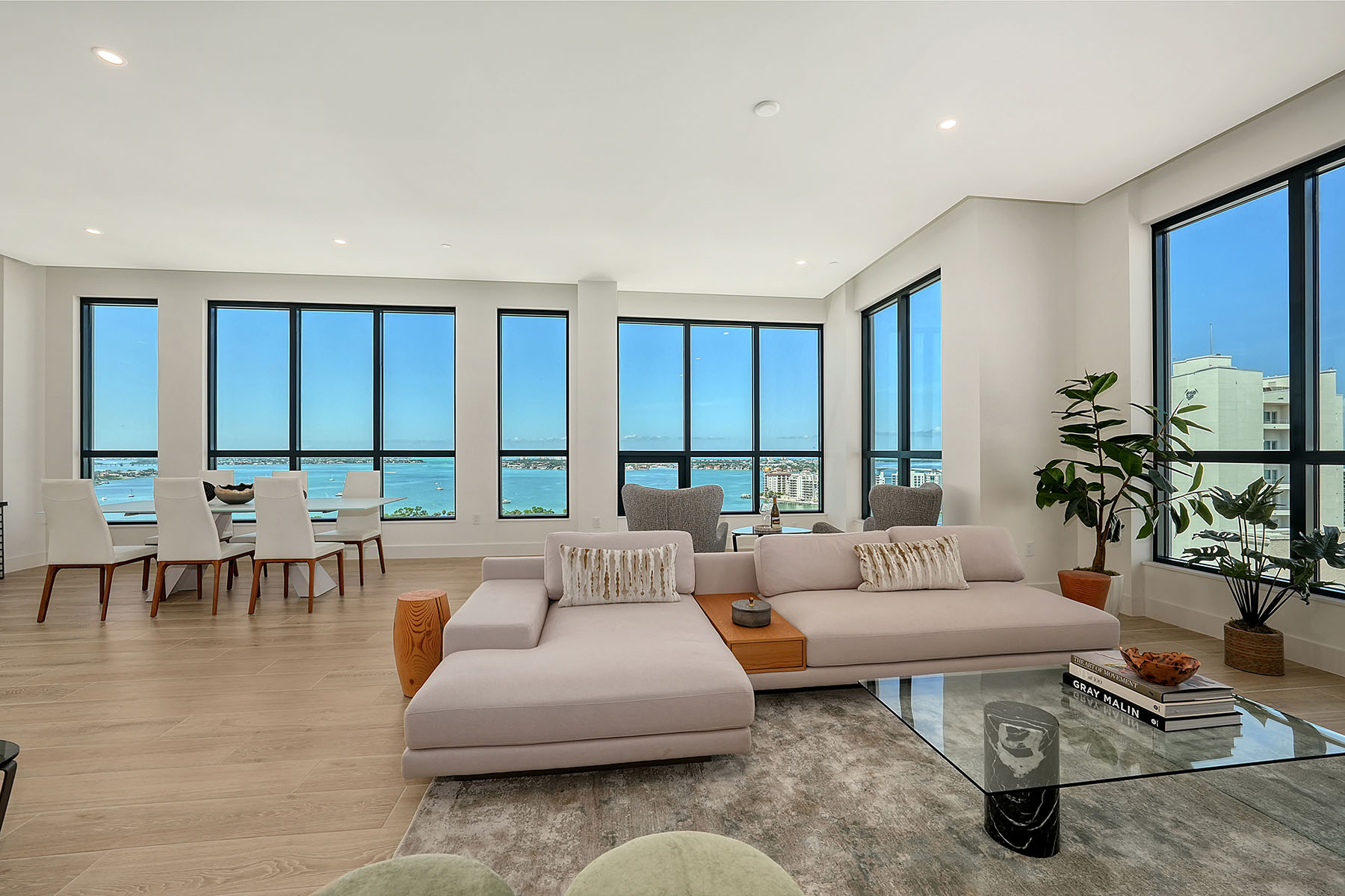 33 S Palm Avenue , 1601