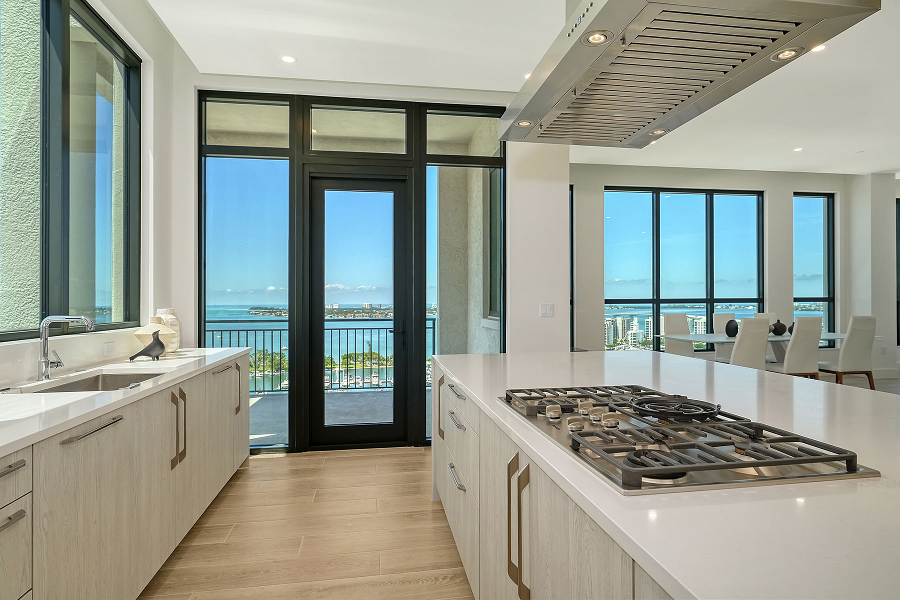 33 S Palm Avenue , 1601