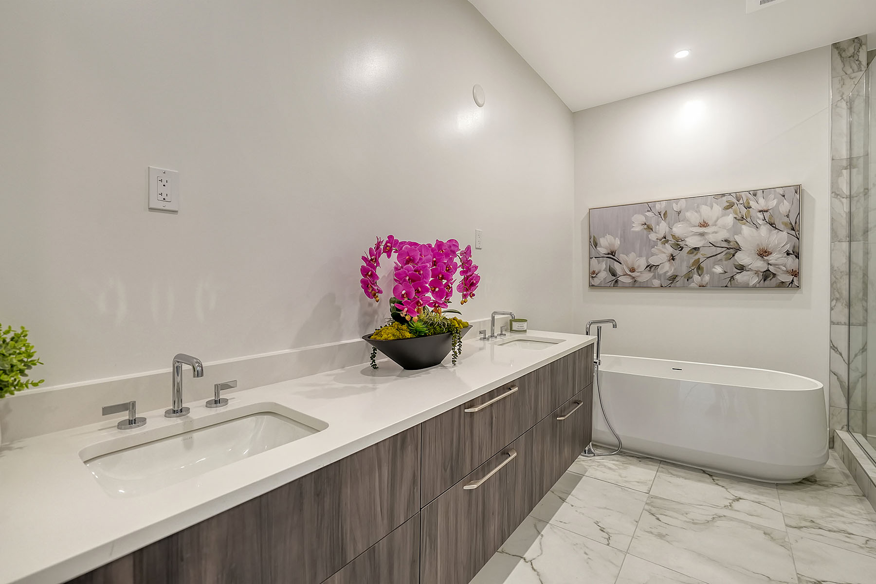 33 S Palm Avenue , 1601