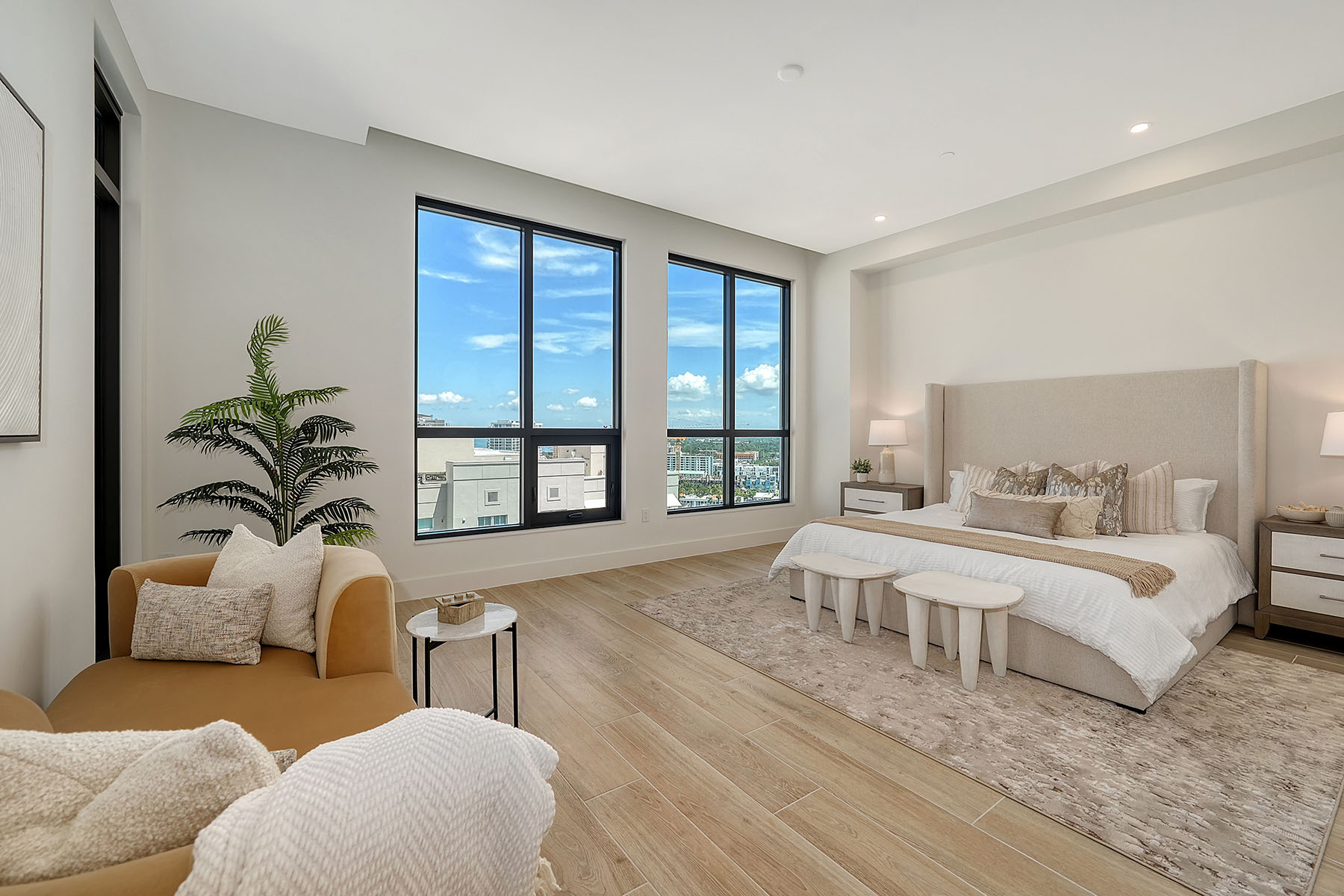 33 S Palm Avenue , 1601