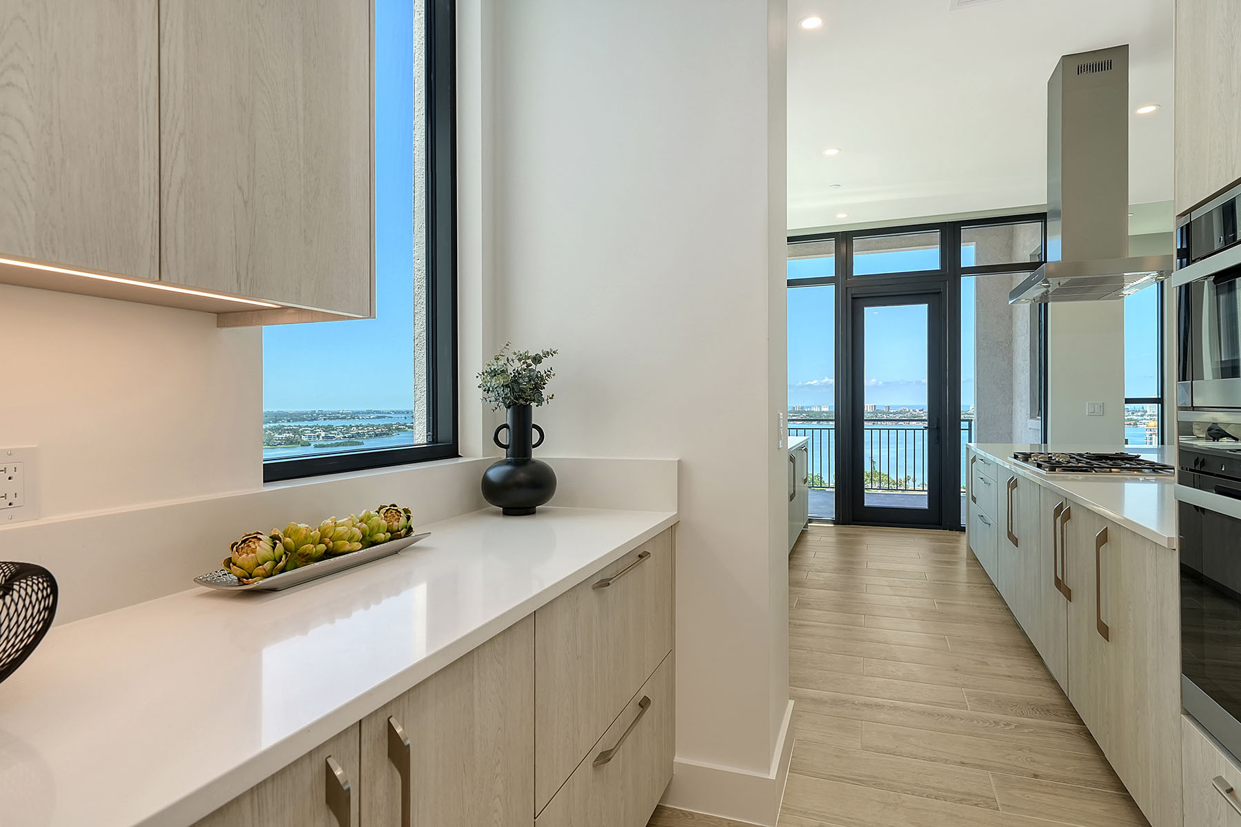 33 S Palm Avenue , 1601