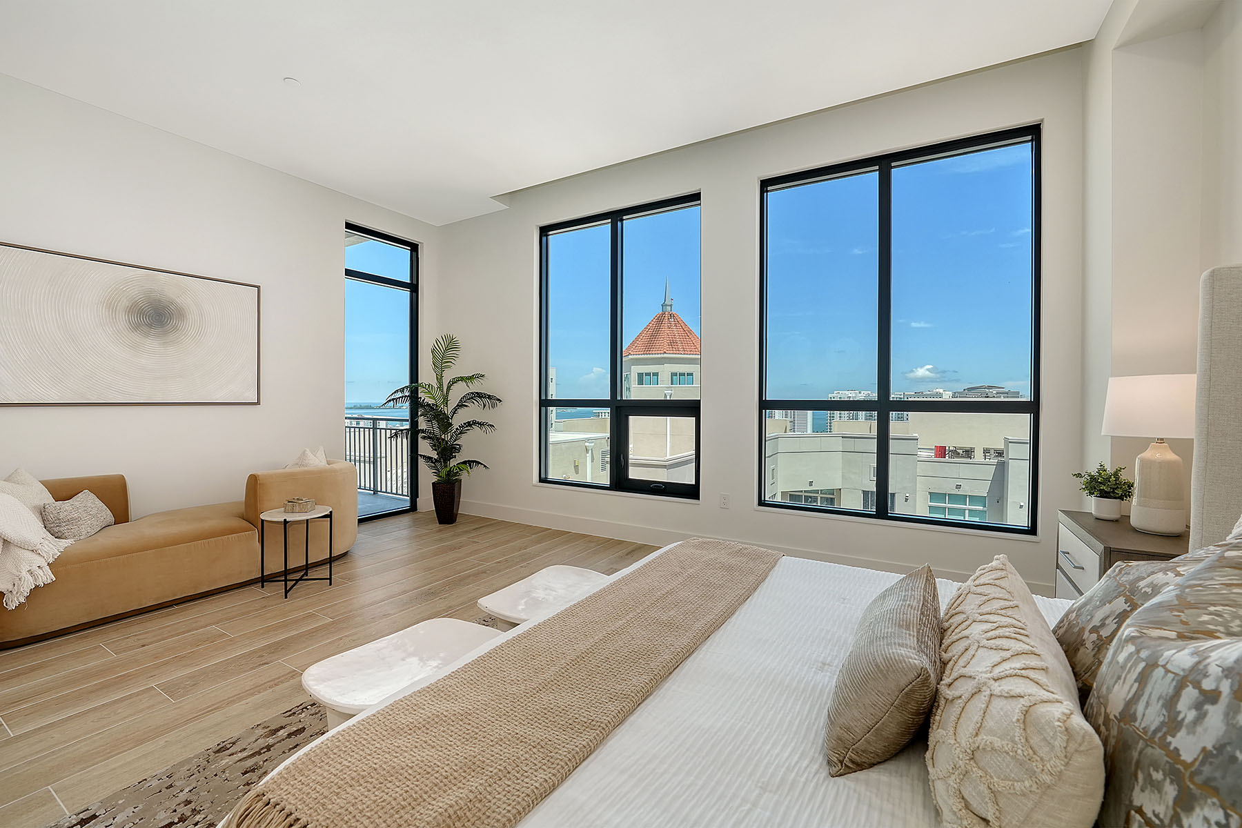 33 S Palm Avenue , 1601