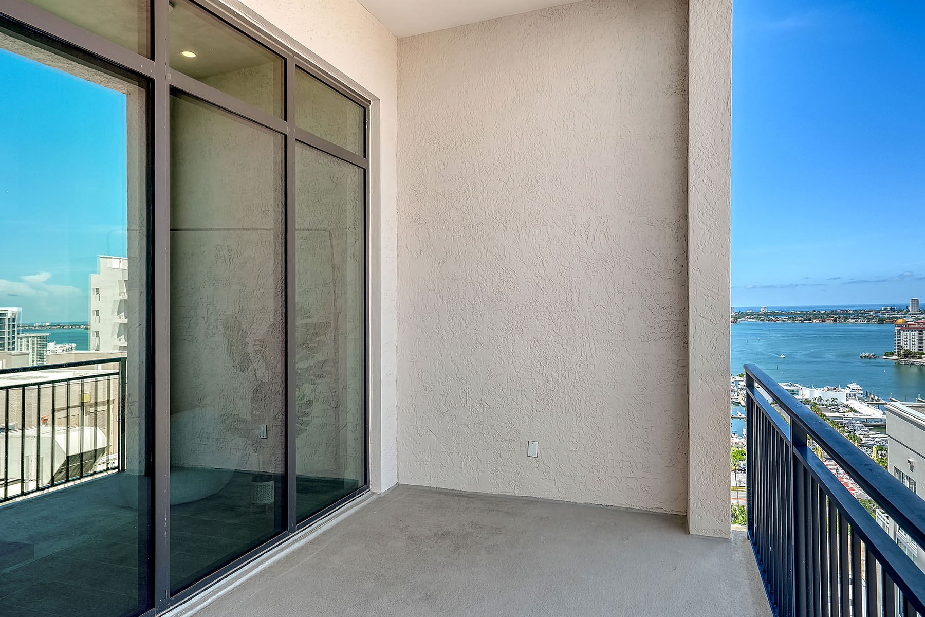 33 S Palm Avenue , 1601