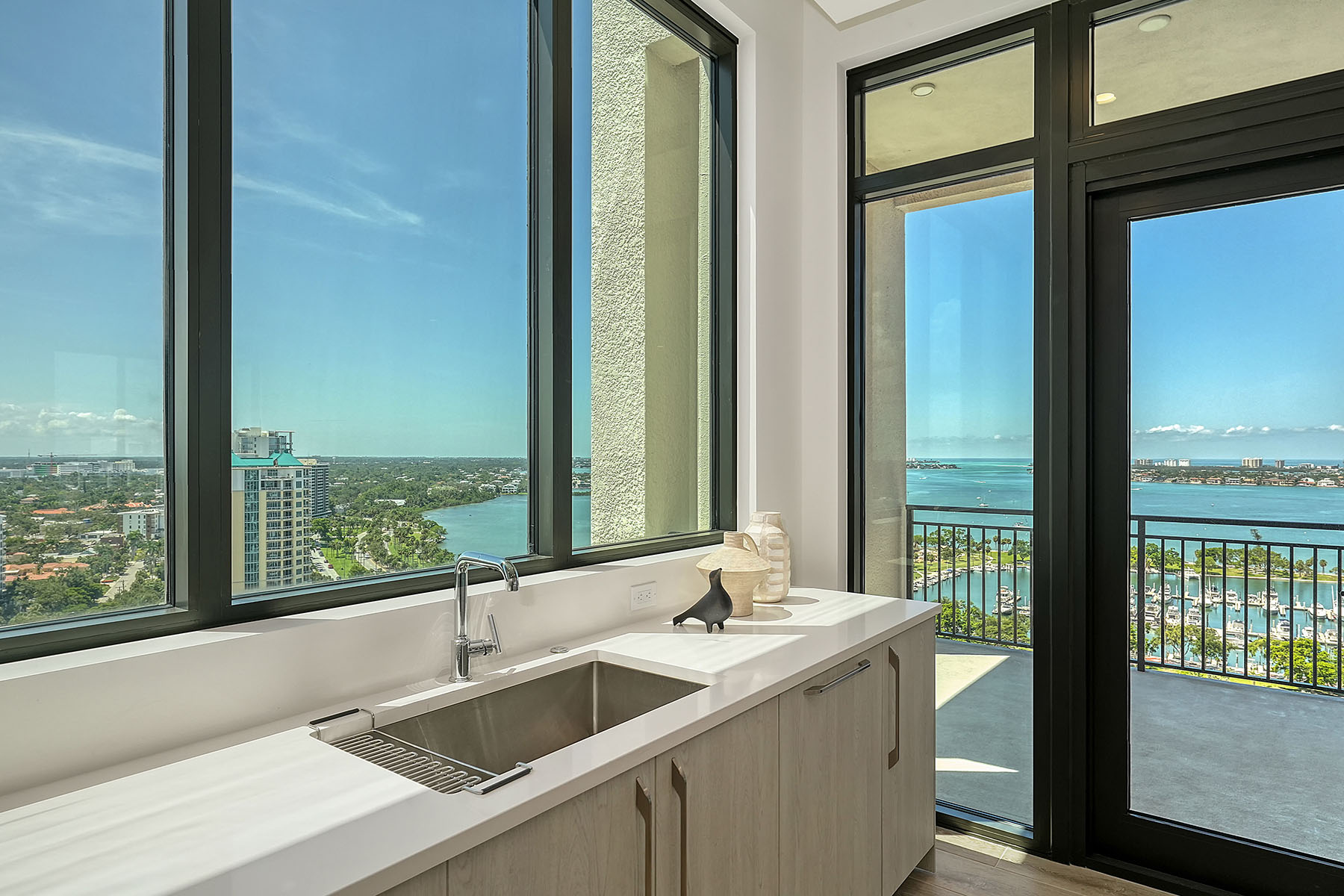 33 S Palm Avenue , 1601