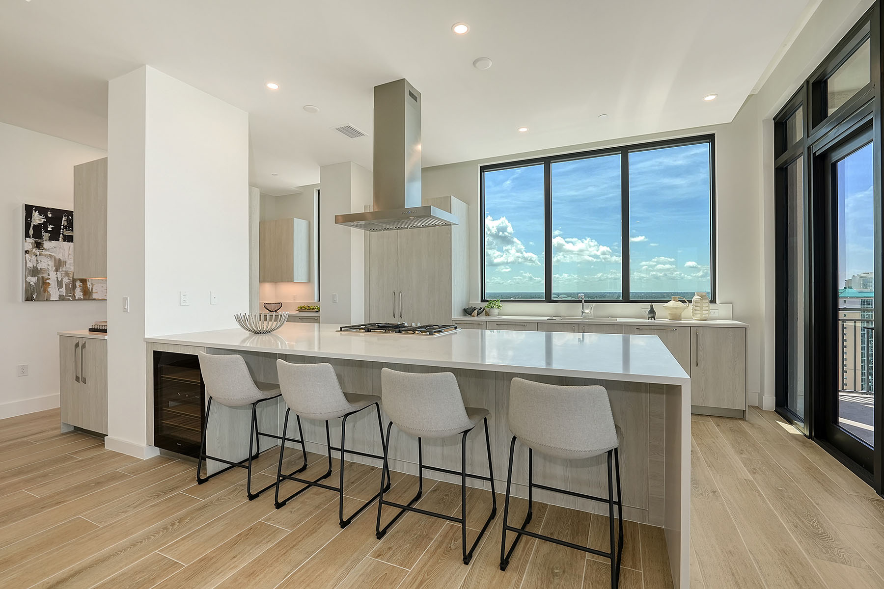 33 S Palm Avenue , 1601