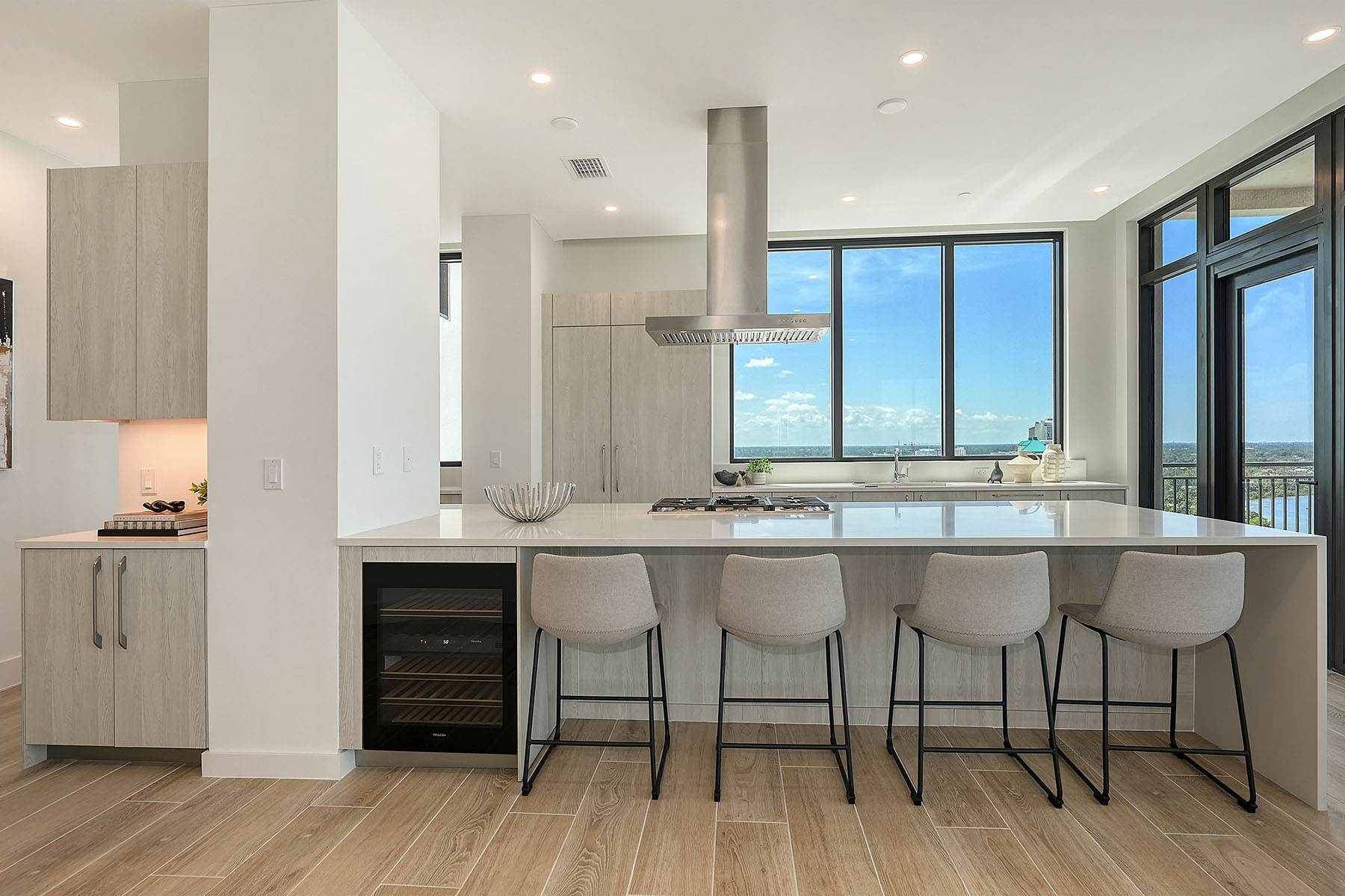 33 S Palm Avenue , 1601