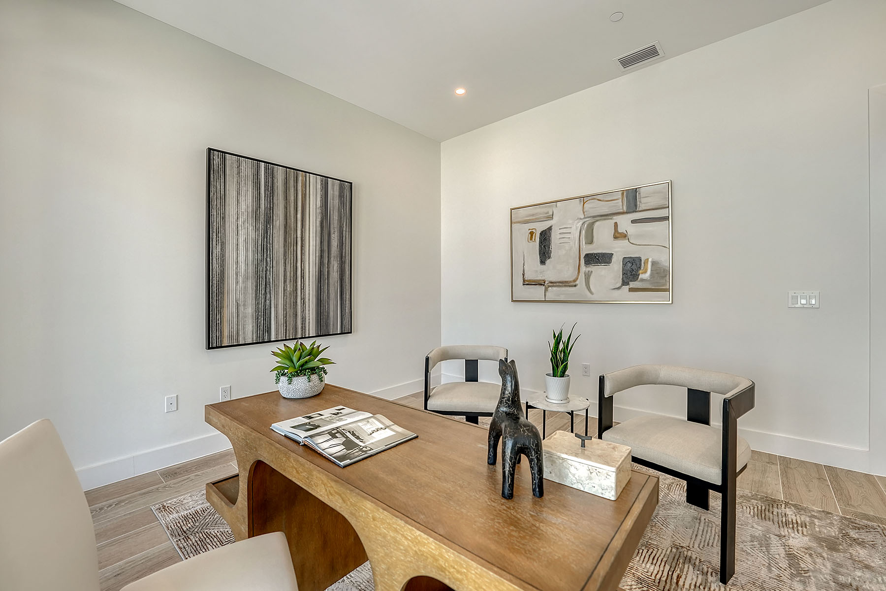 33 S Palm Avenue , 1601
