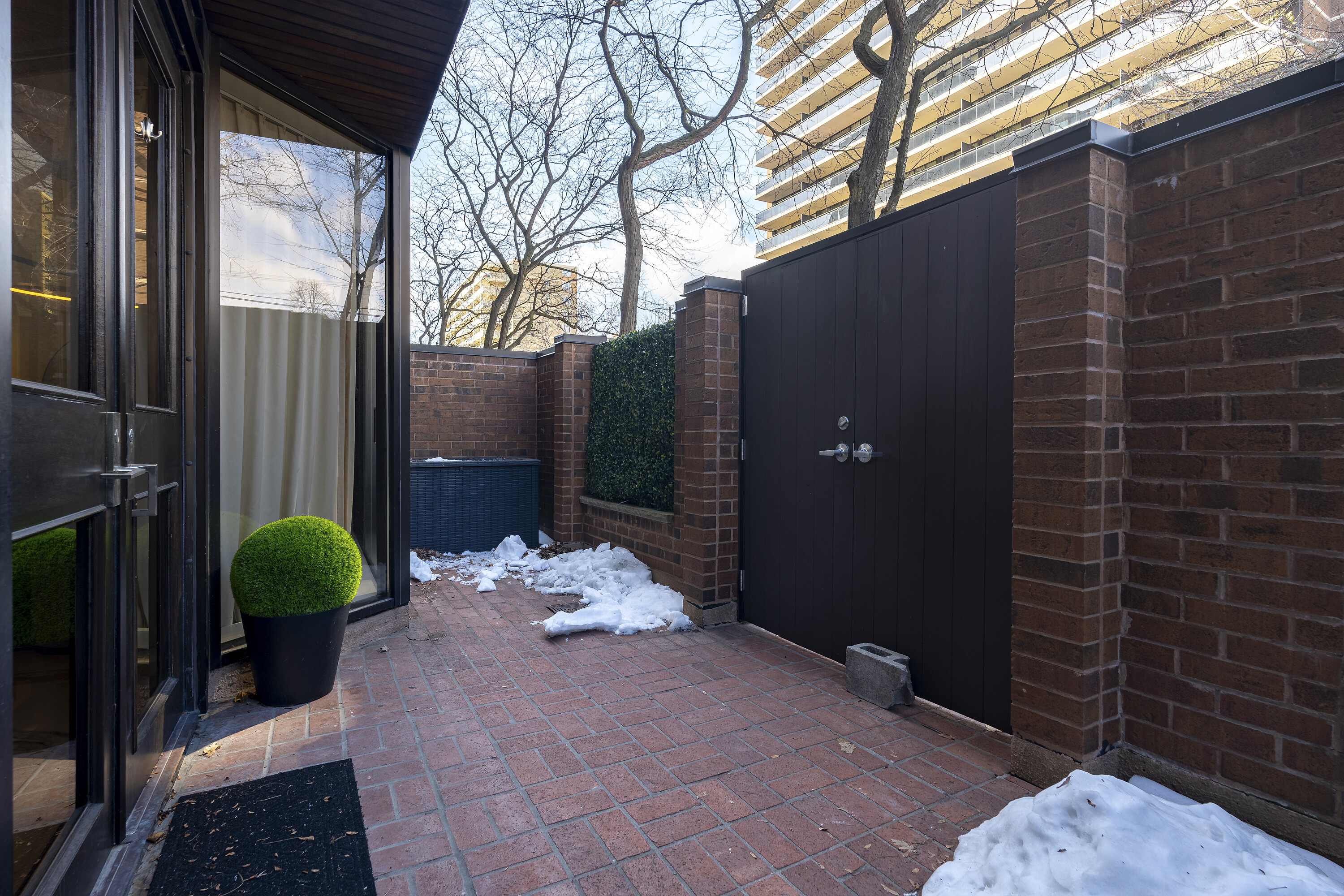 55 Prince Arthur Ave #57