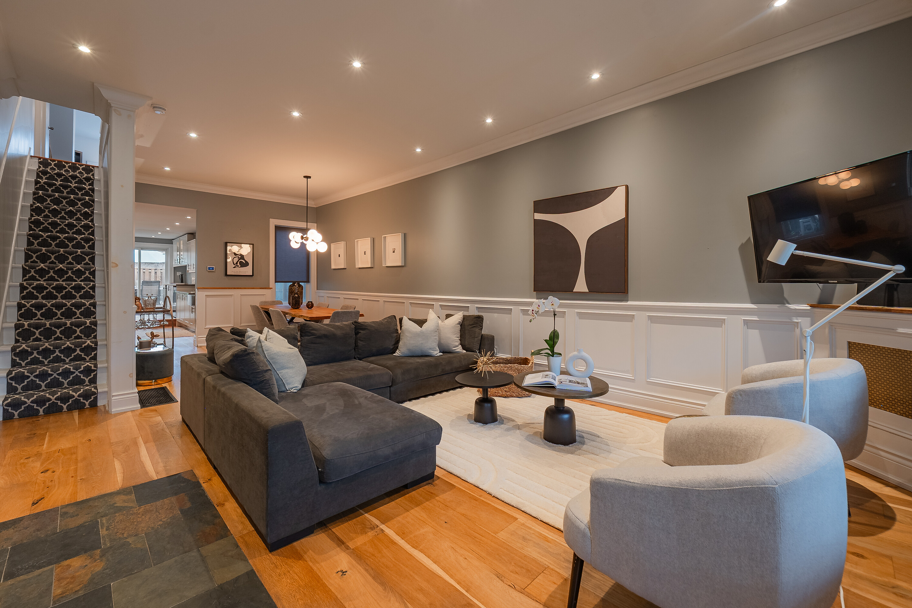 64 Foxley St