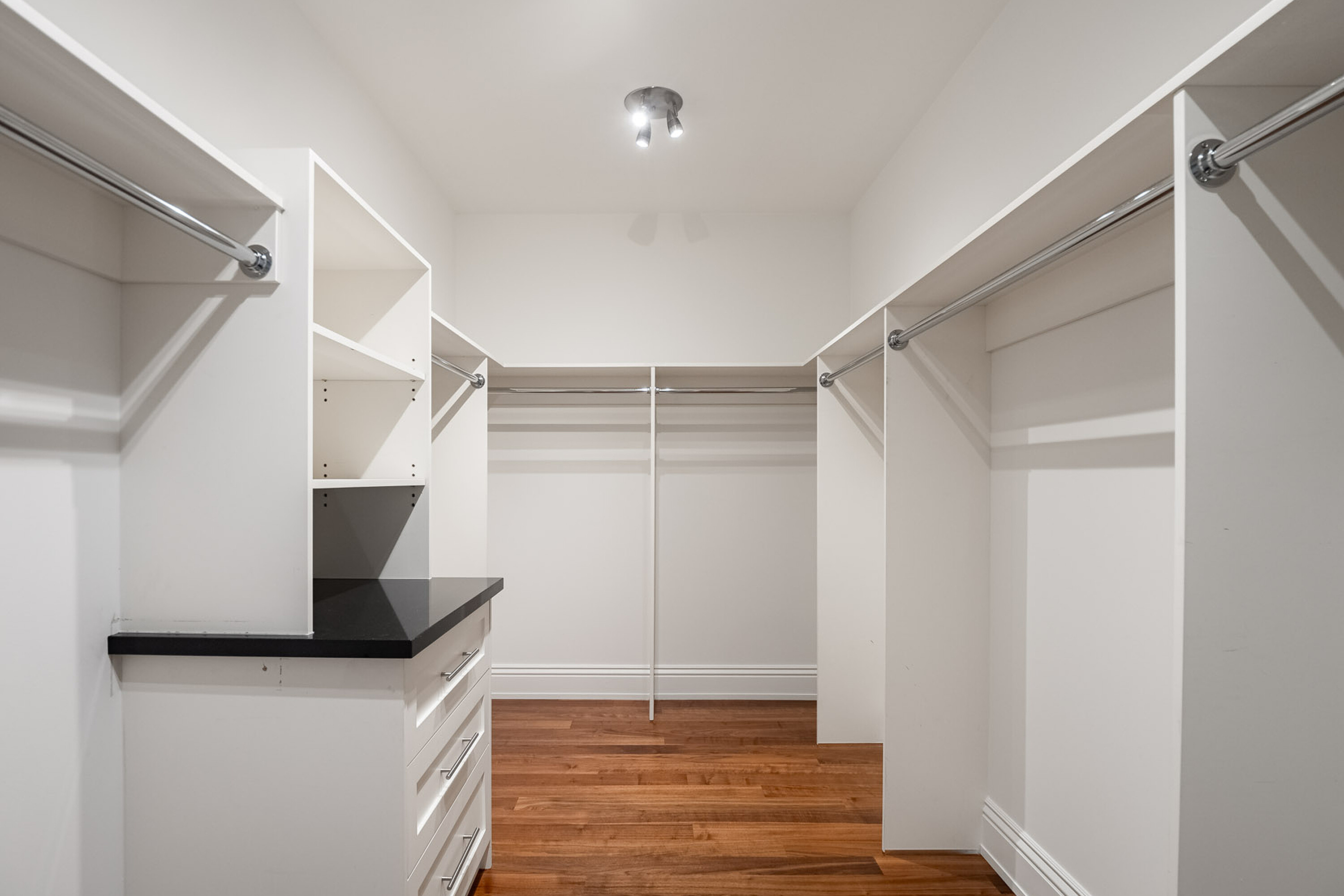 183 Wellington St W  4301