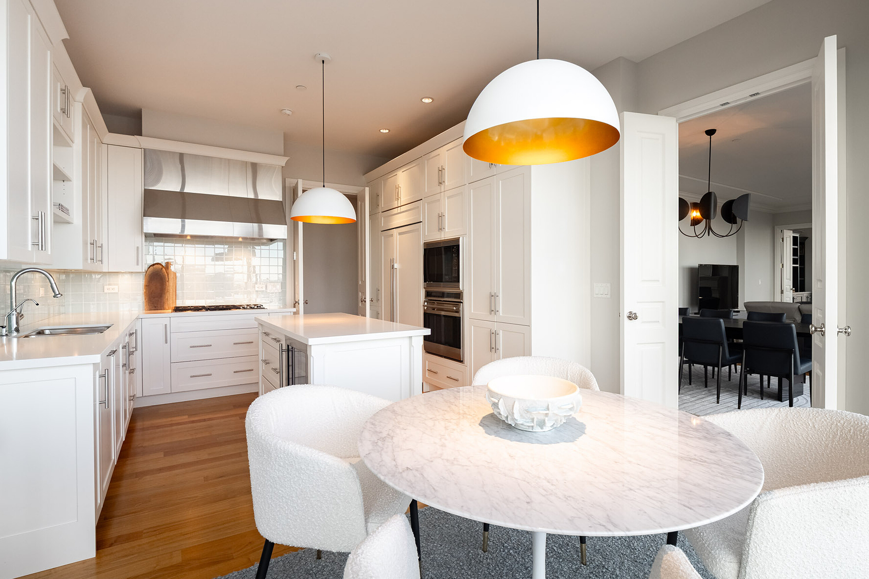 183 Wellington St W  4301