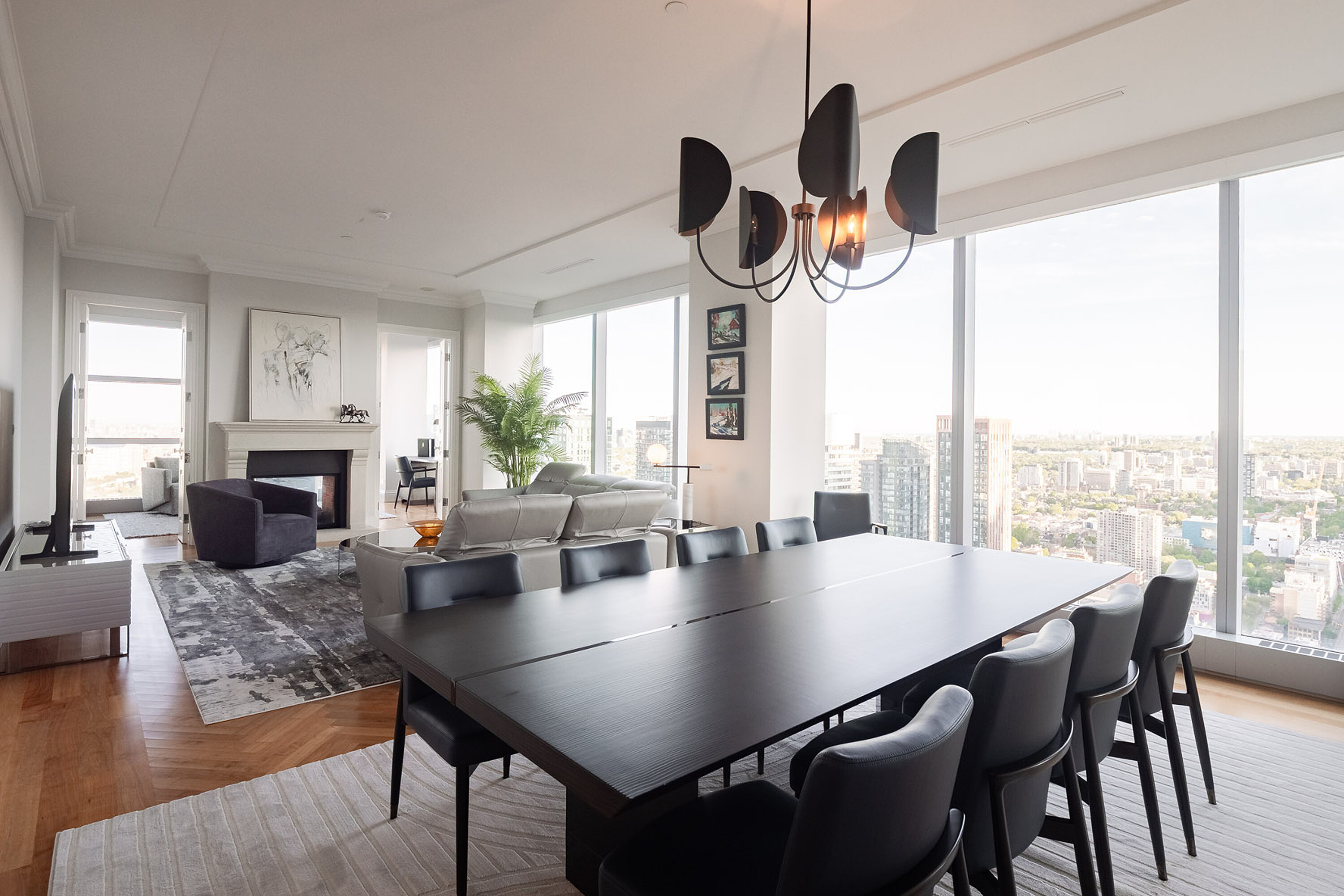 183 Wellington St W  4301