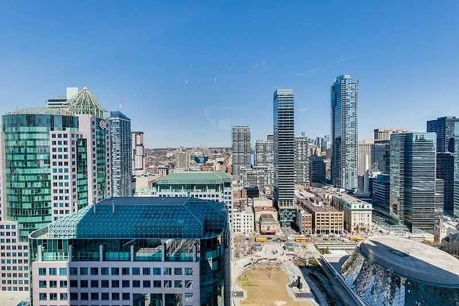 183 Wellington St W  2602