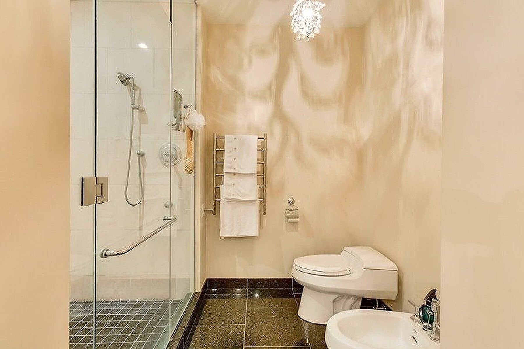 183 Wellington St W  2602