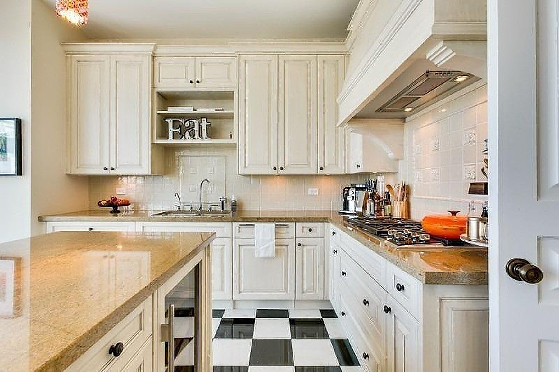 183 Wellington St W  2602