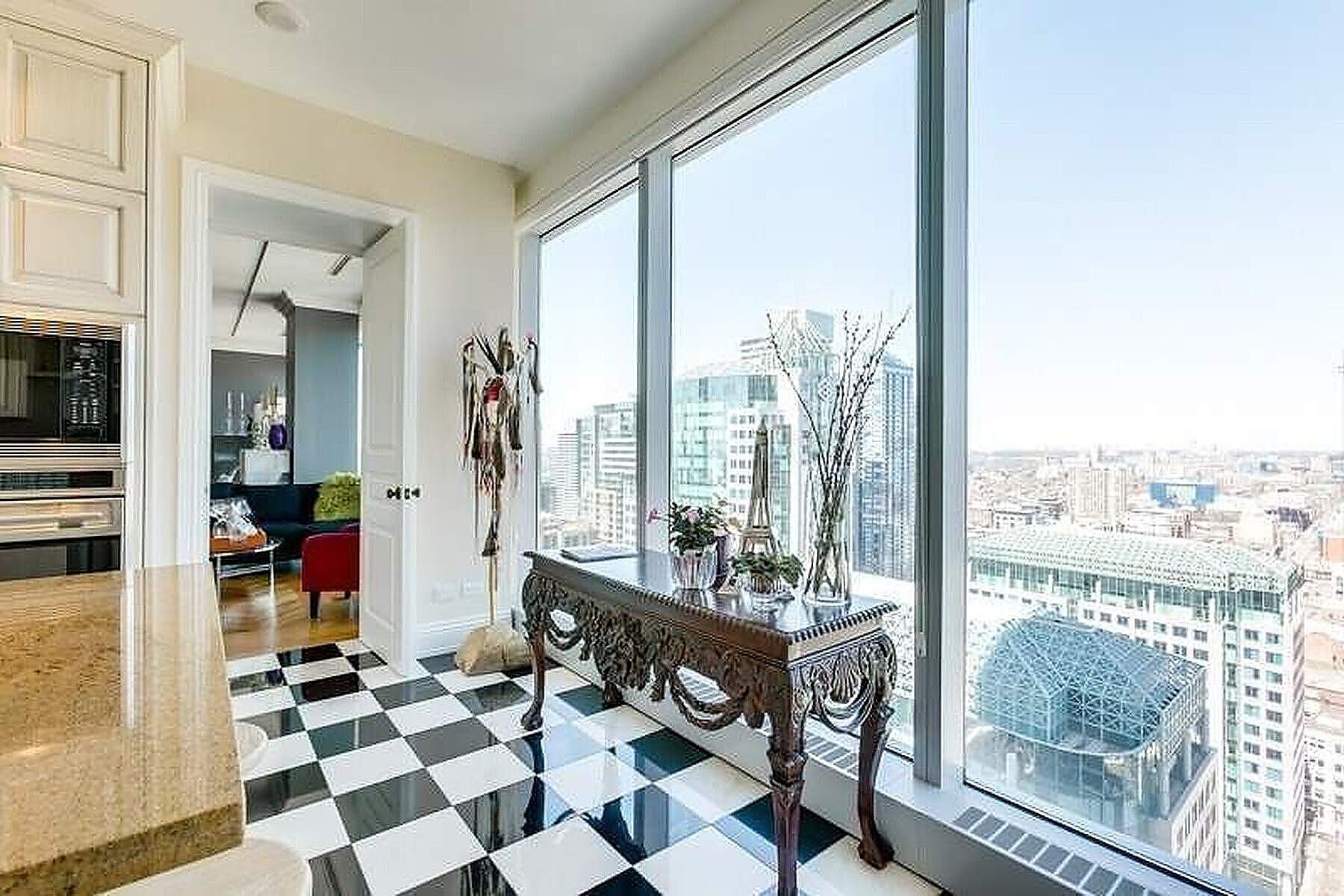 183 Wellington St W  2602