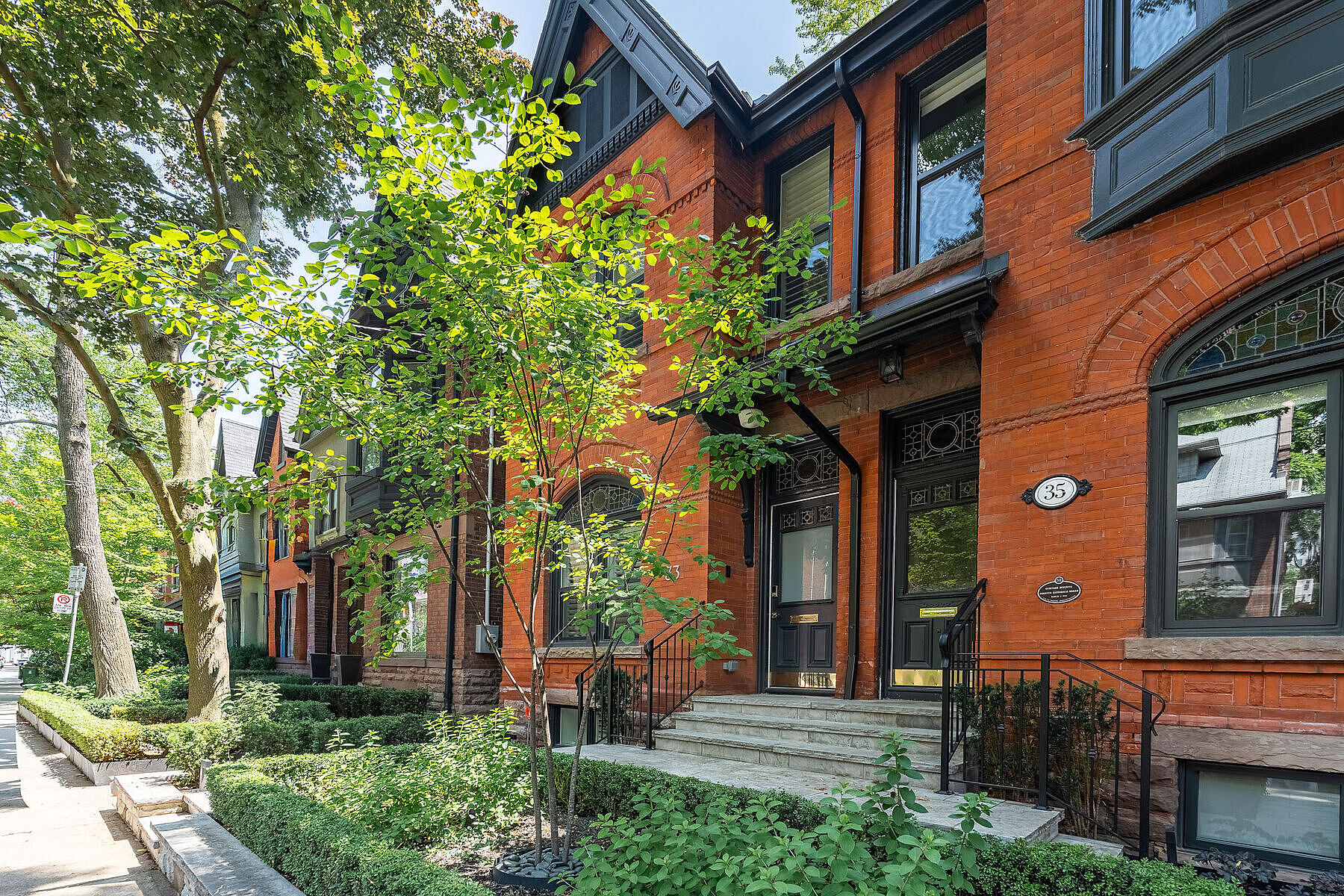33 Tranby Ave