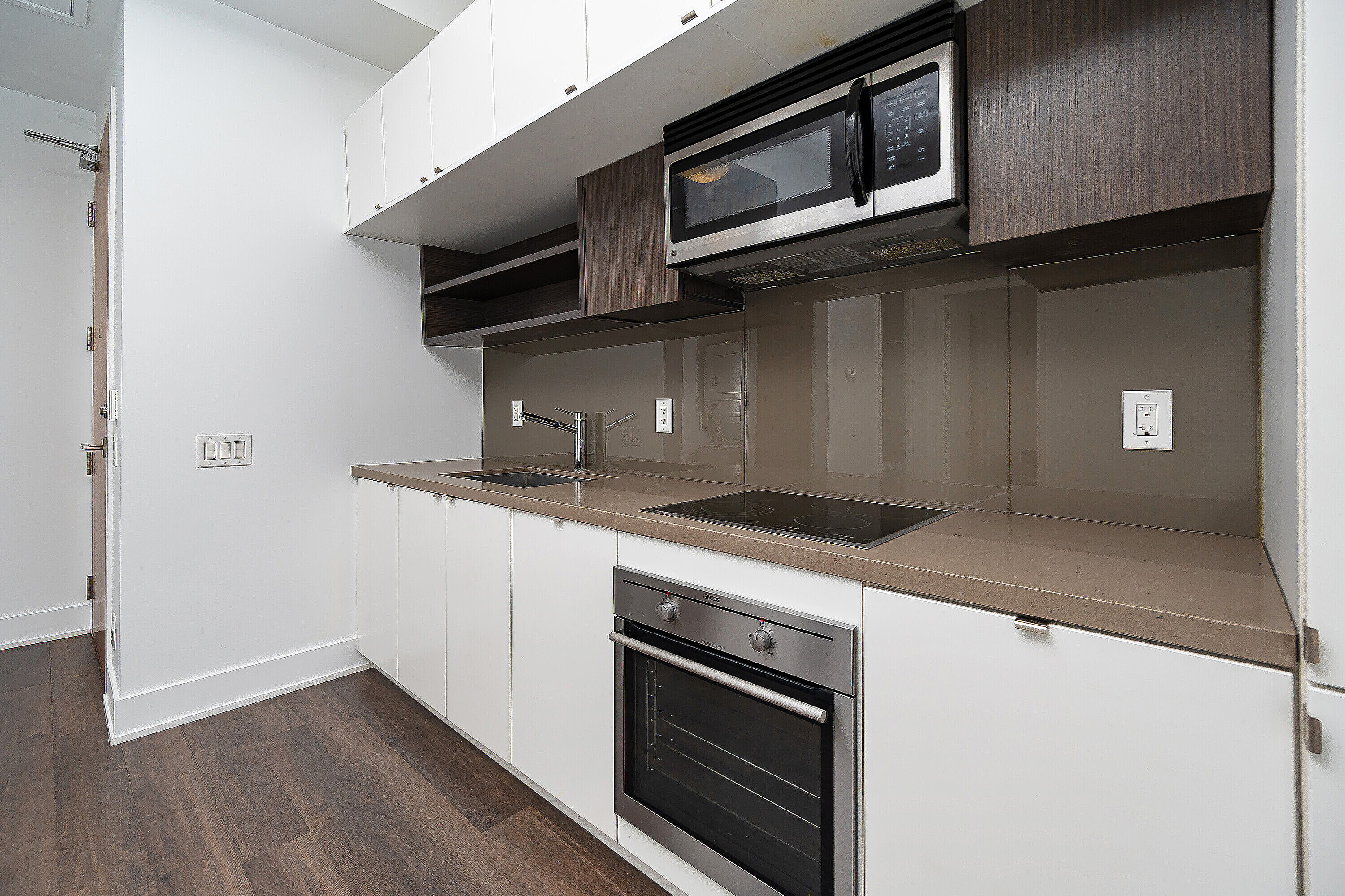 111 St Clair Ave W  406