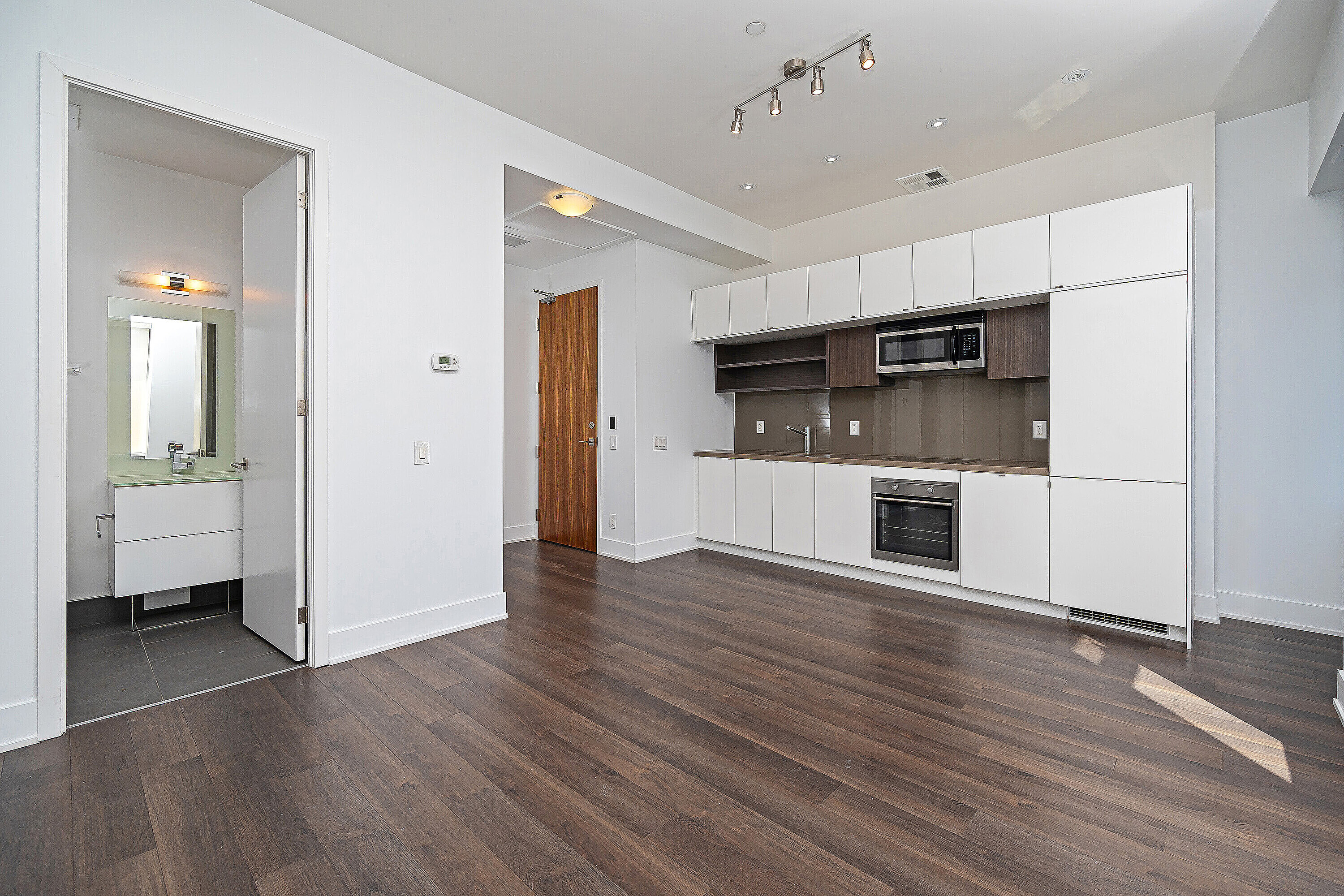 111 St Clair Ave W  406