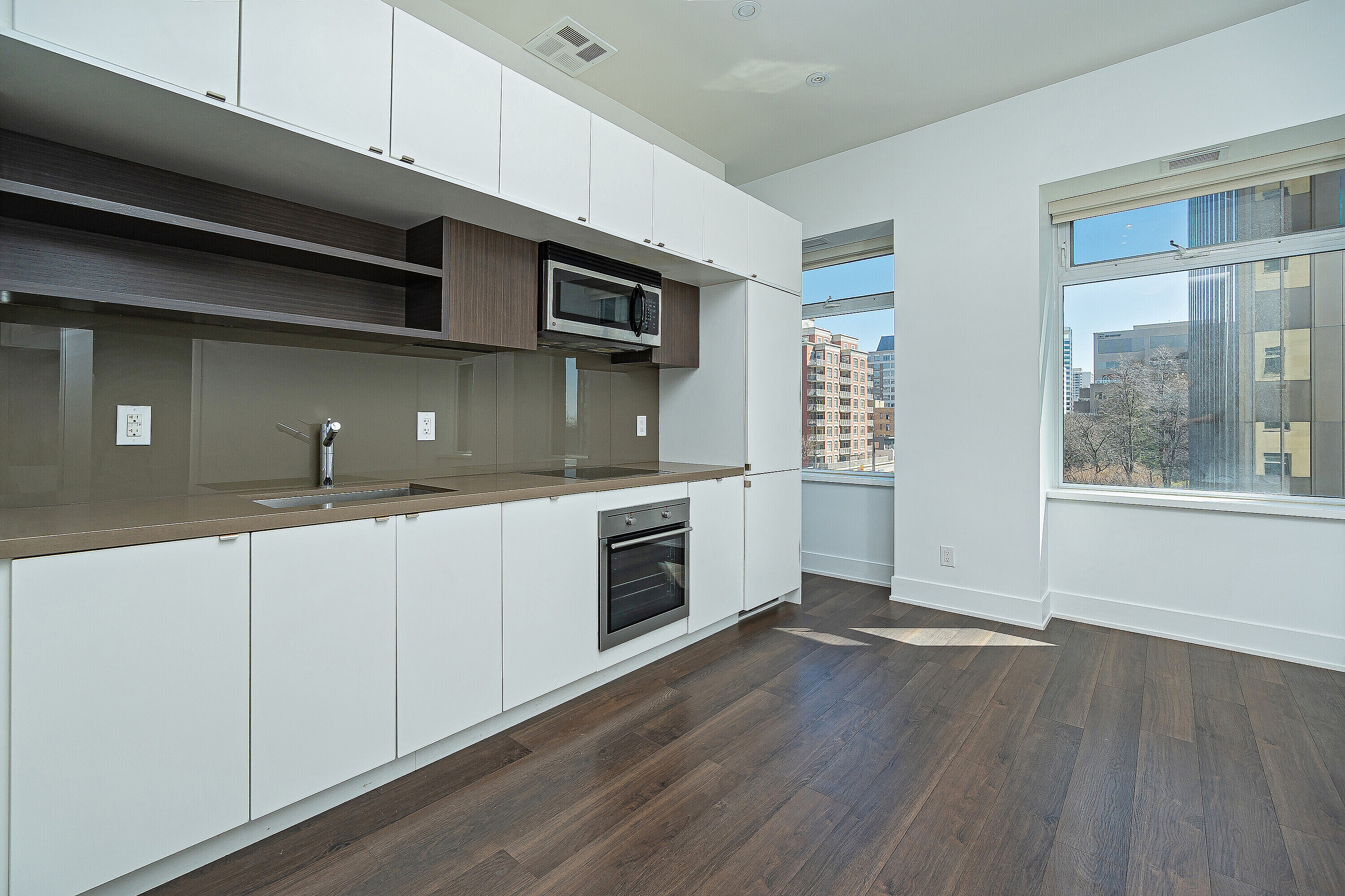 111 St Clair Ave W  406