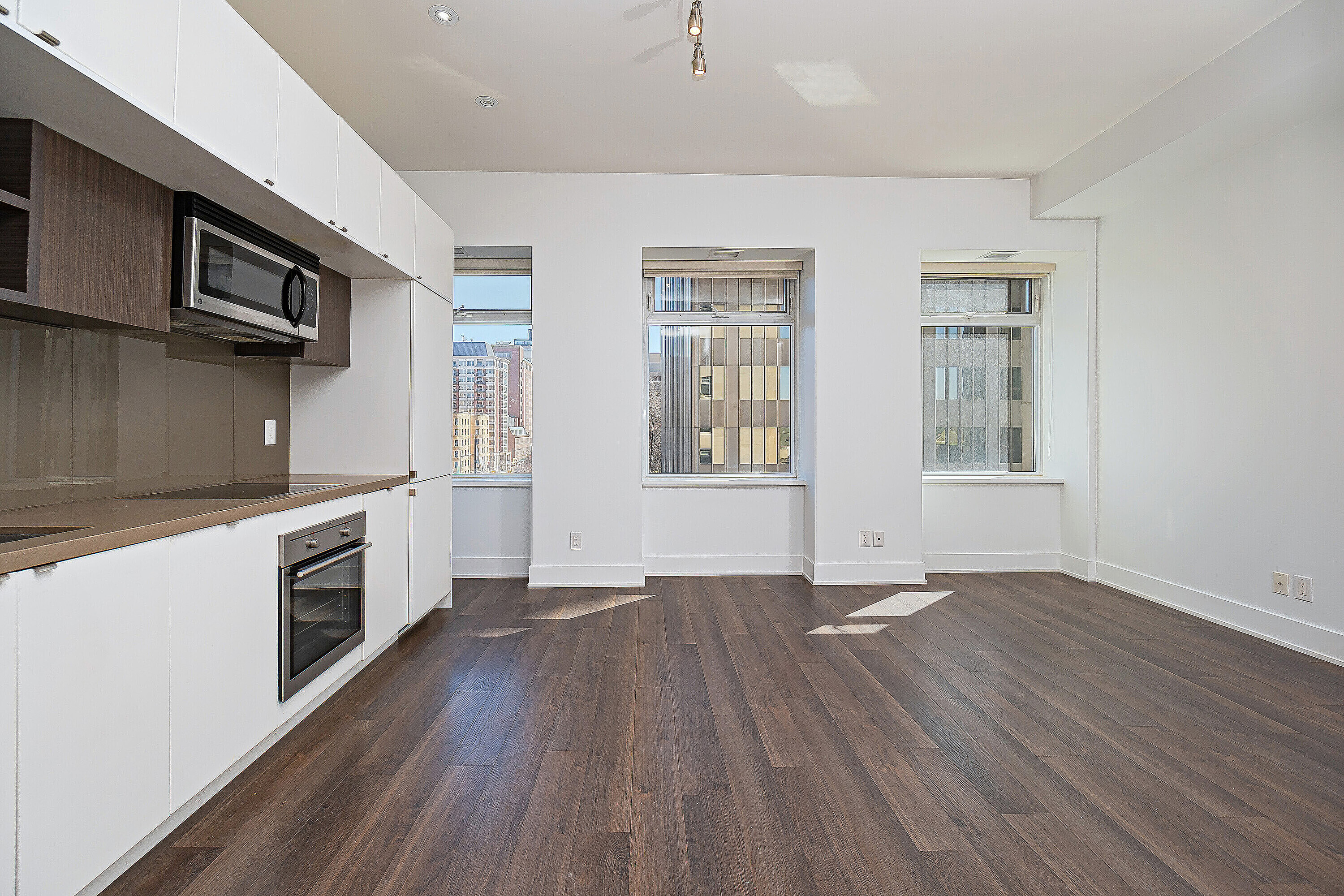 111 St Clair Ave W  406