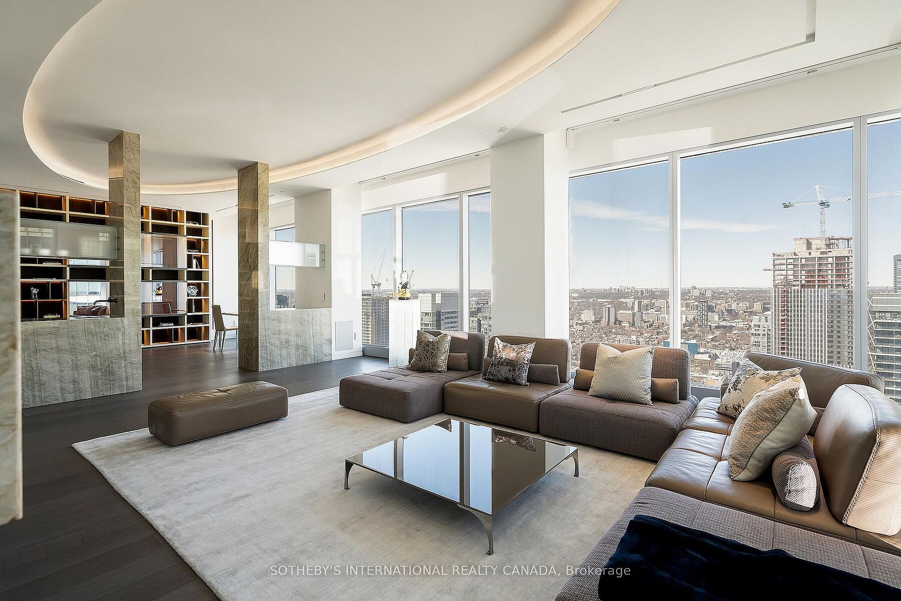 183 Wellington St W  4602/03