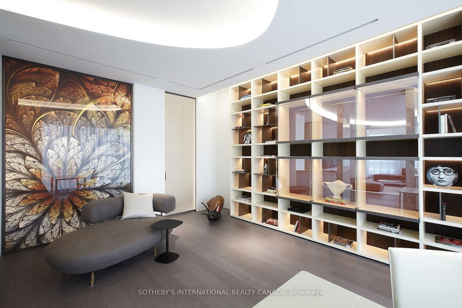 183 Wellington St W  4602/03