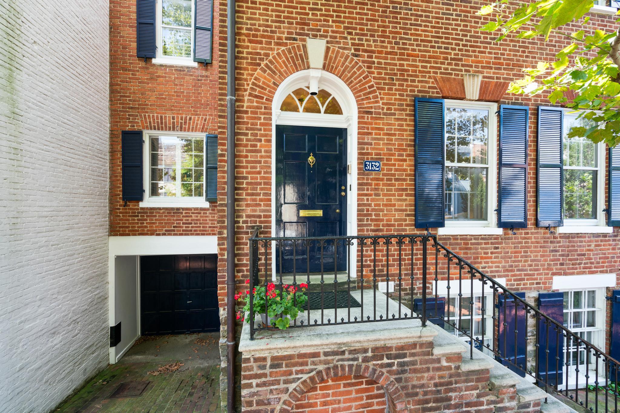 3132 O Street NW 
