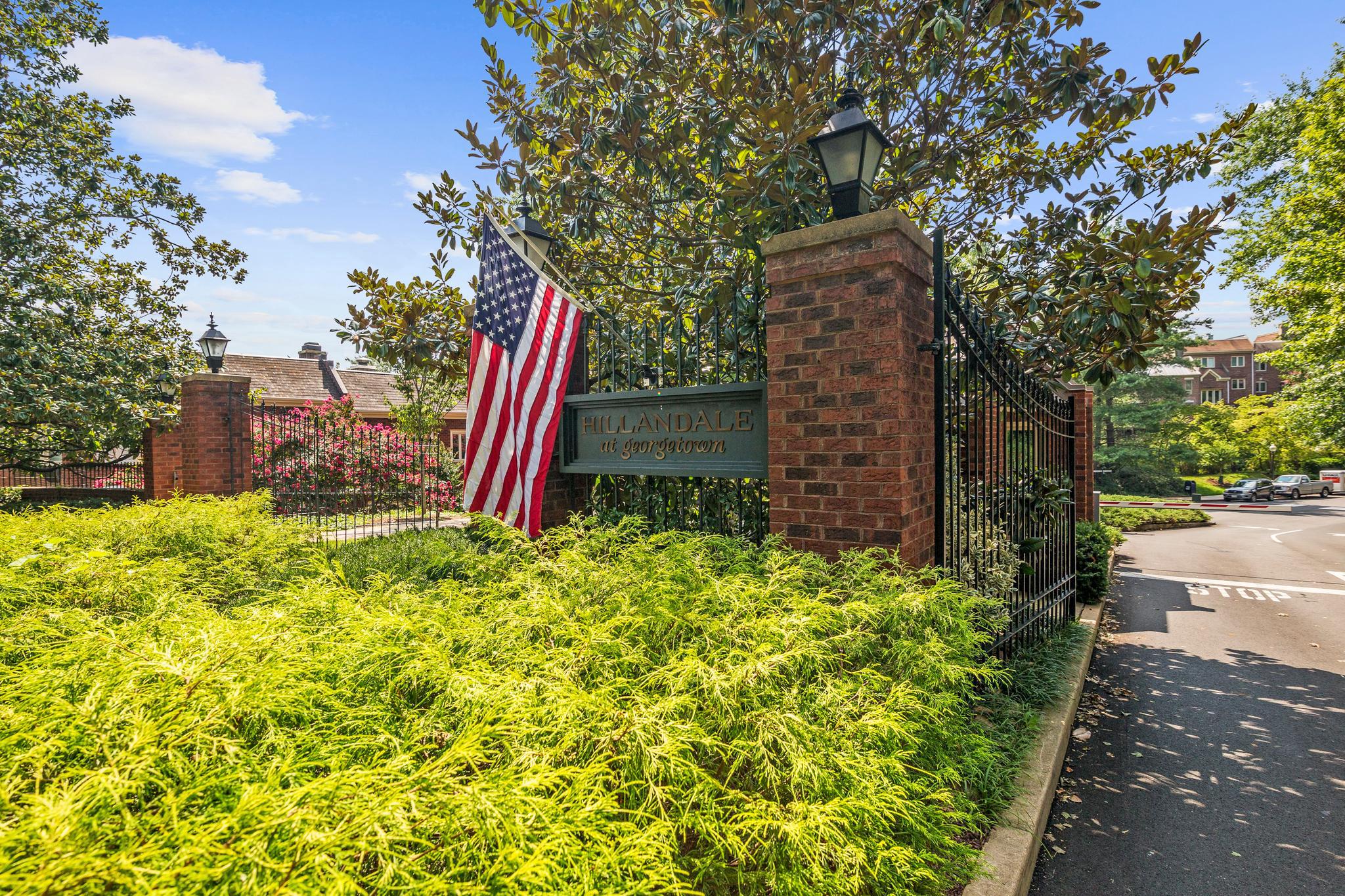 3916 Georgetown Ct NW 