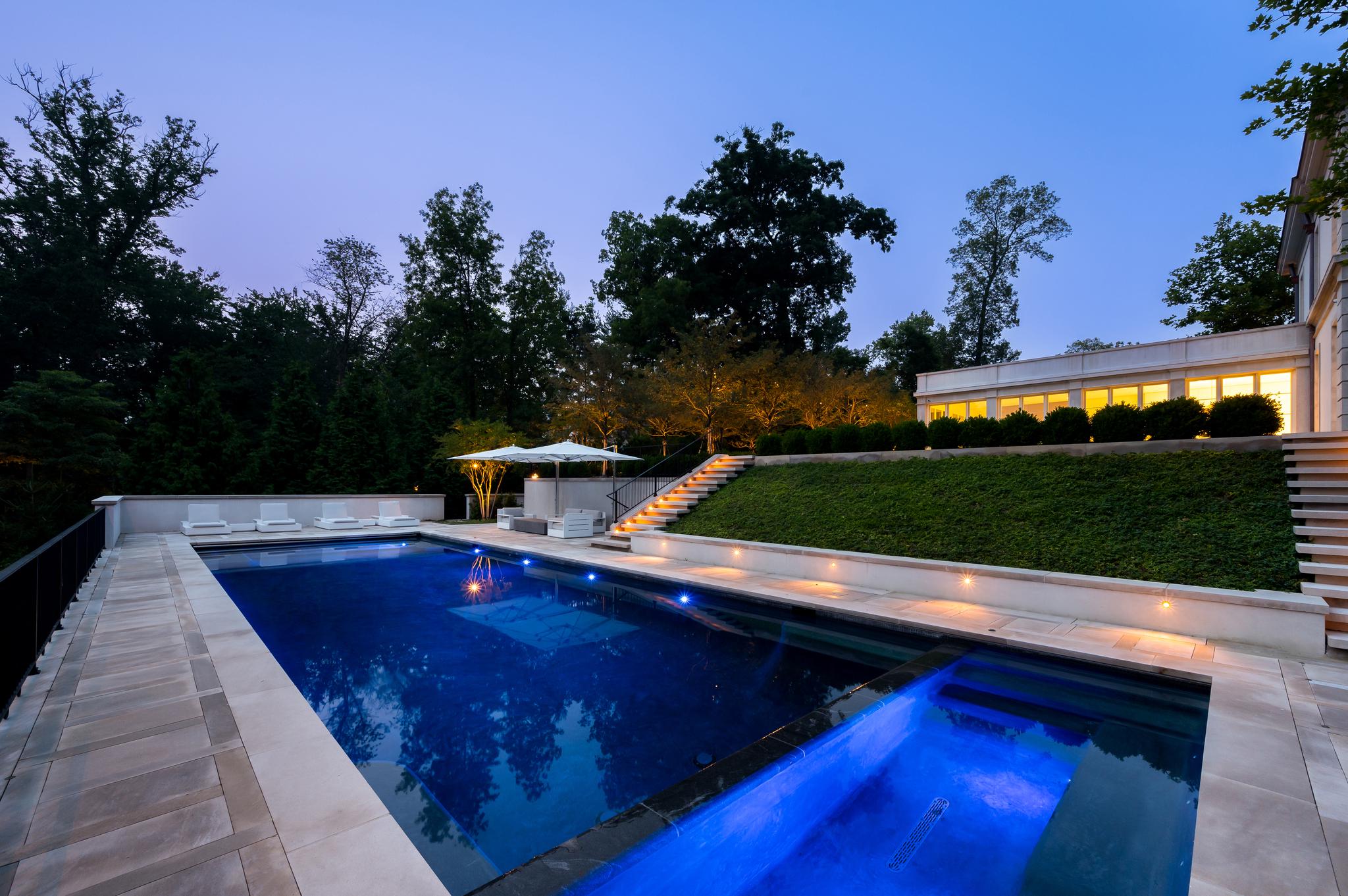 2400 Foxhall Rd NW 