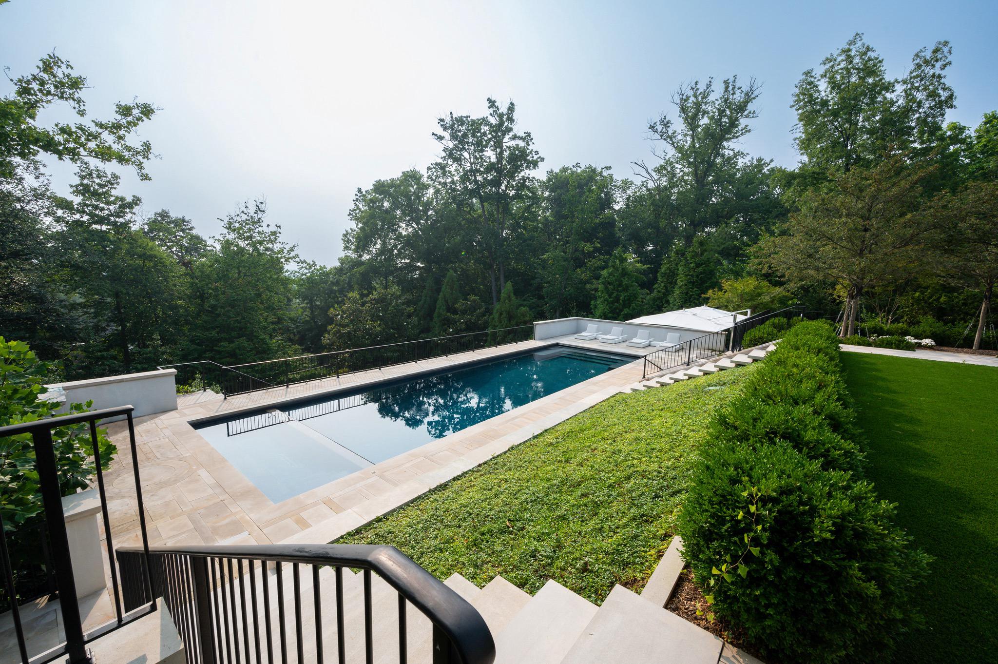 2400 Foxhall Rd NW 