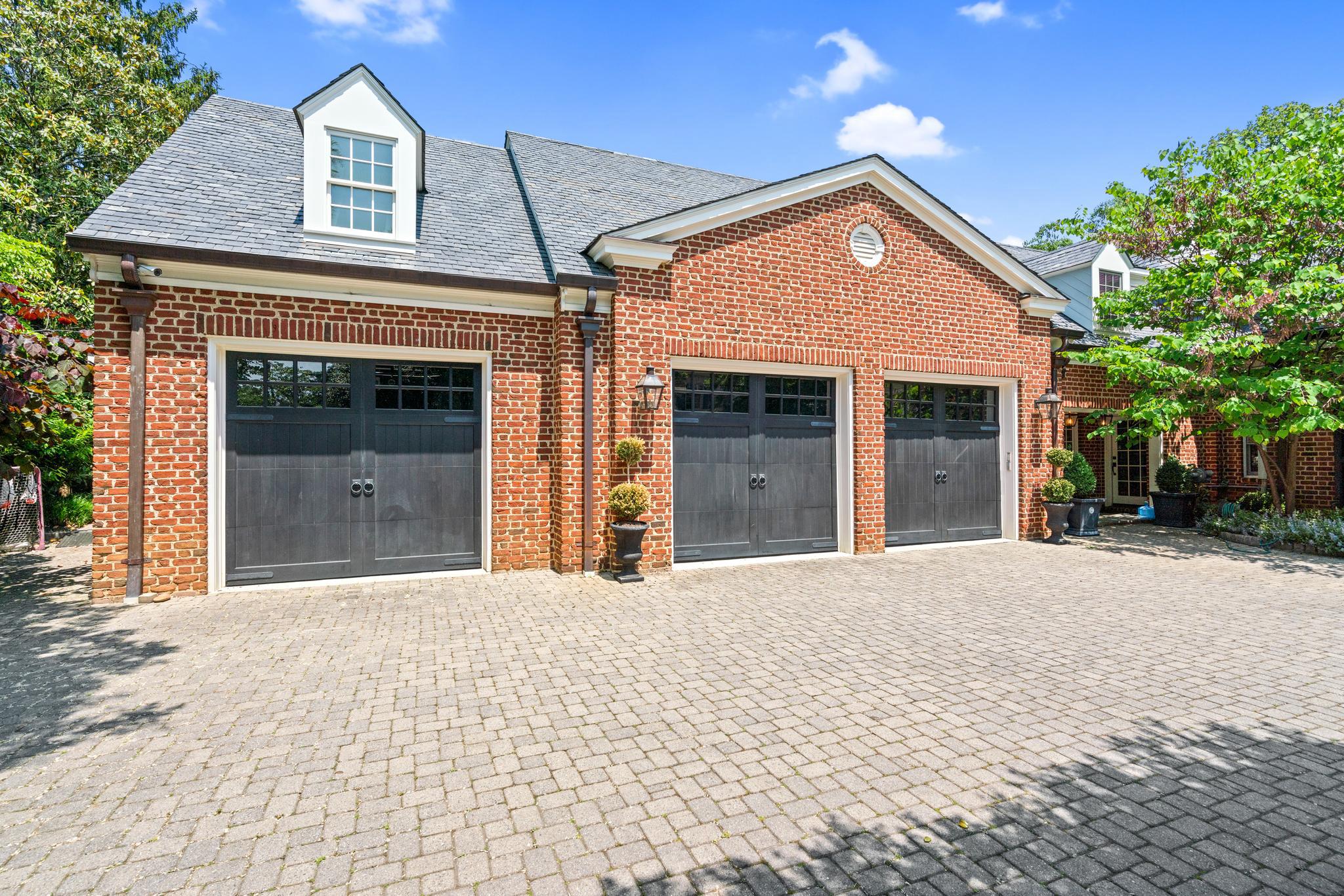 2601 Foxhall Road NW 