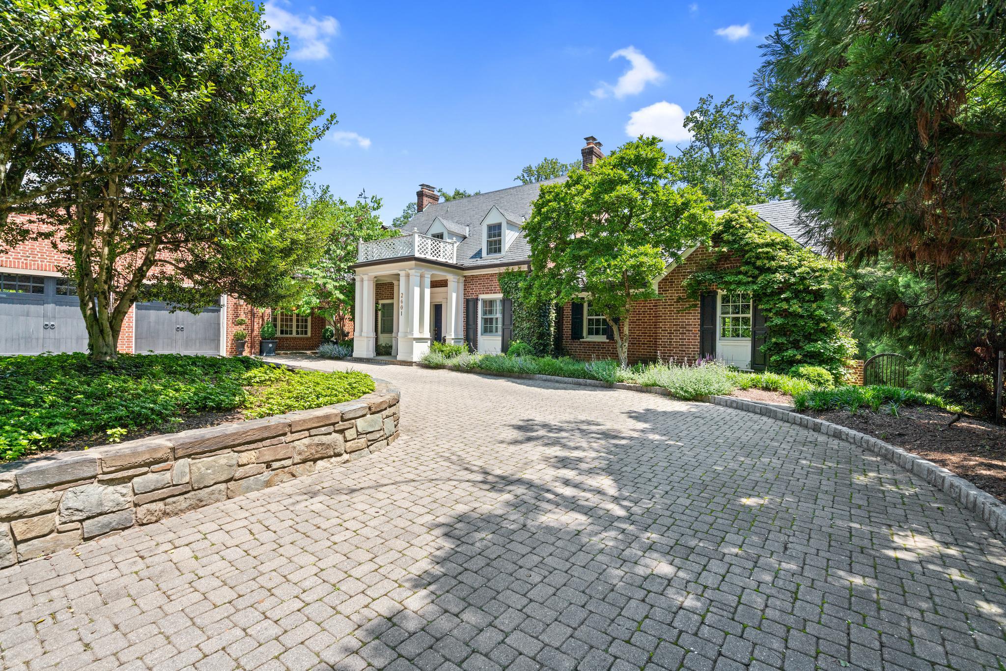2601 Foxhall Road NW 