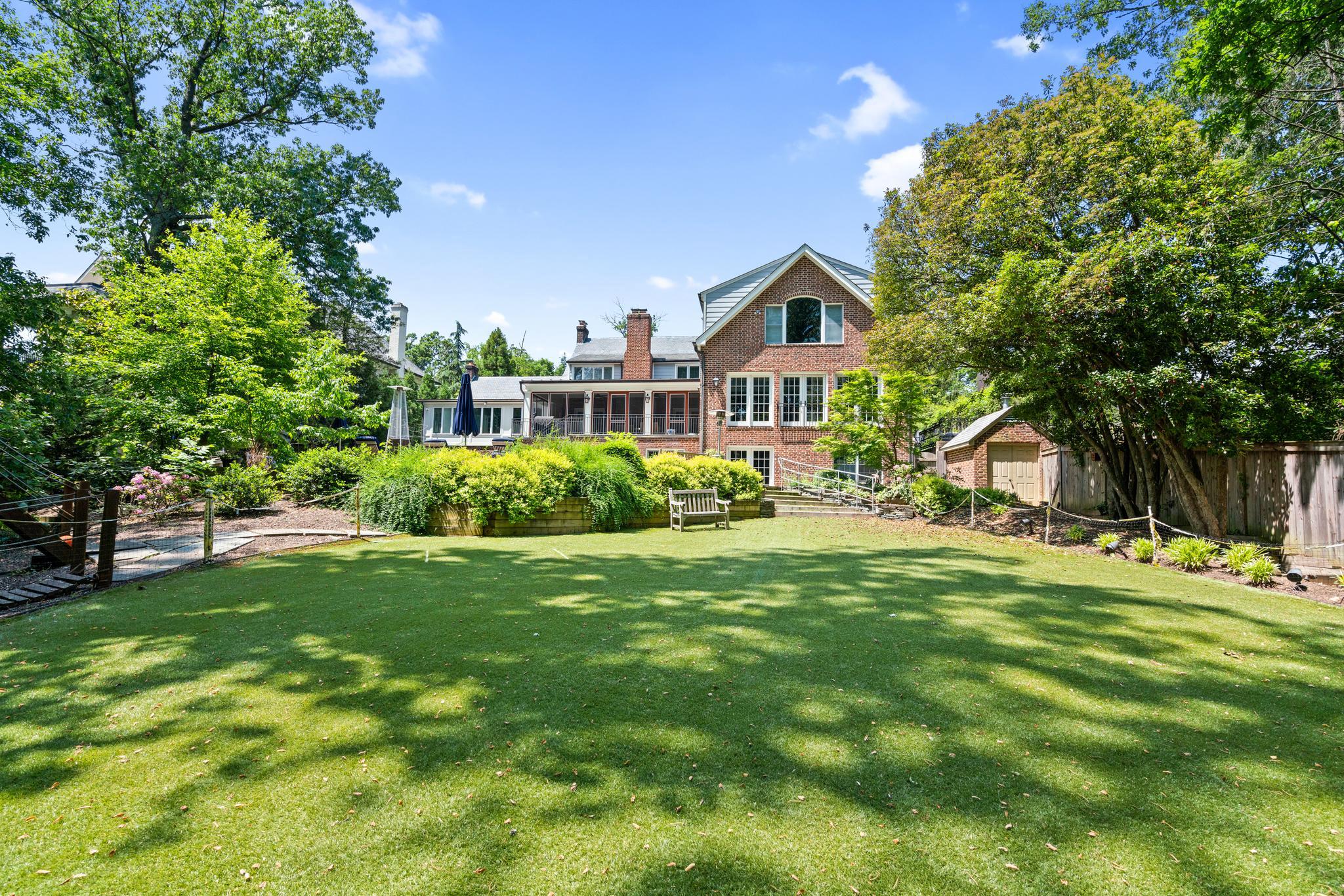 2601 Foxhall Road NW 