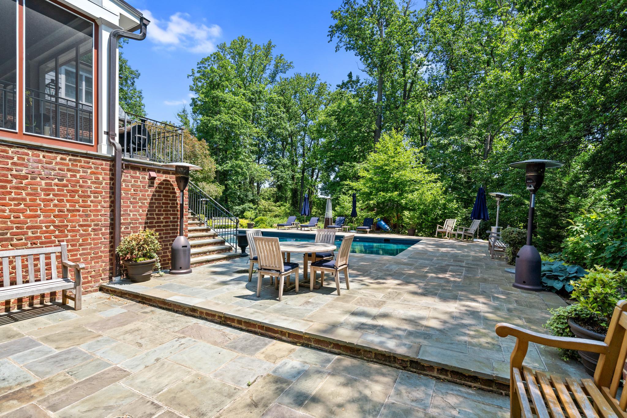 2601 Foxhall Road NW 