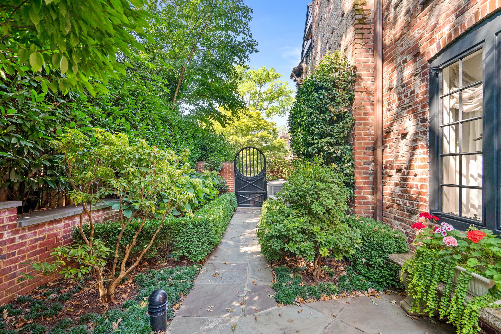 2446 Kalorama Road NW 