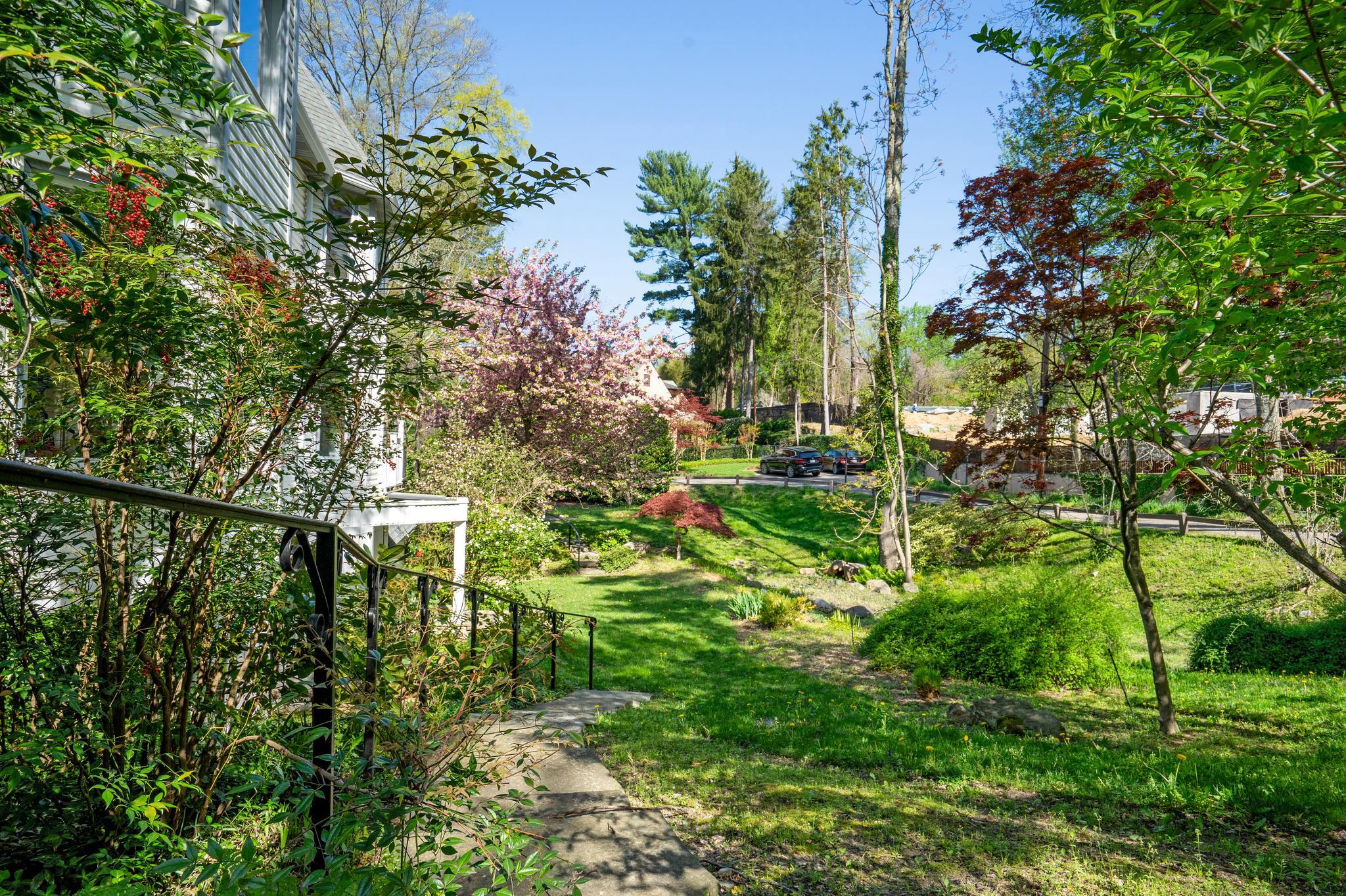 2722 Chain Bridge Road NW 