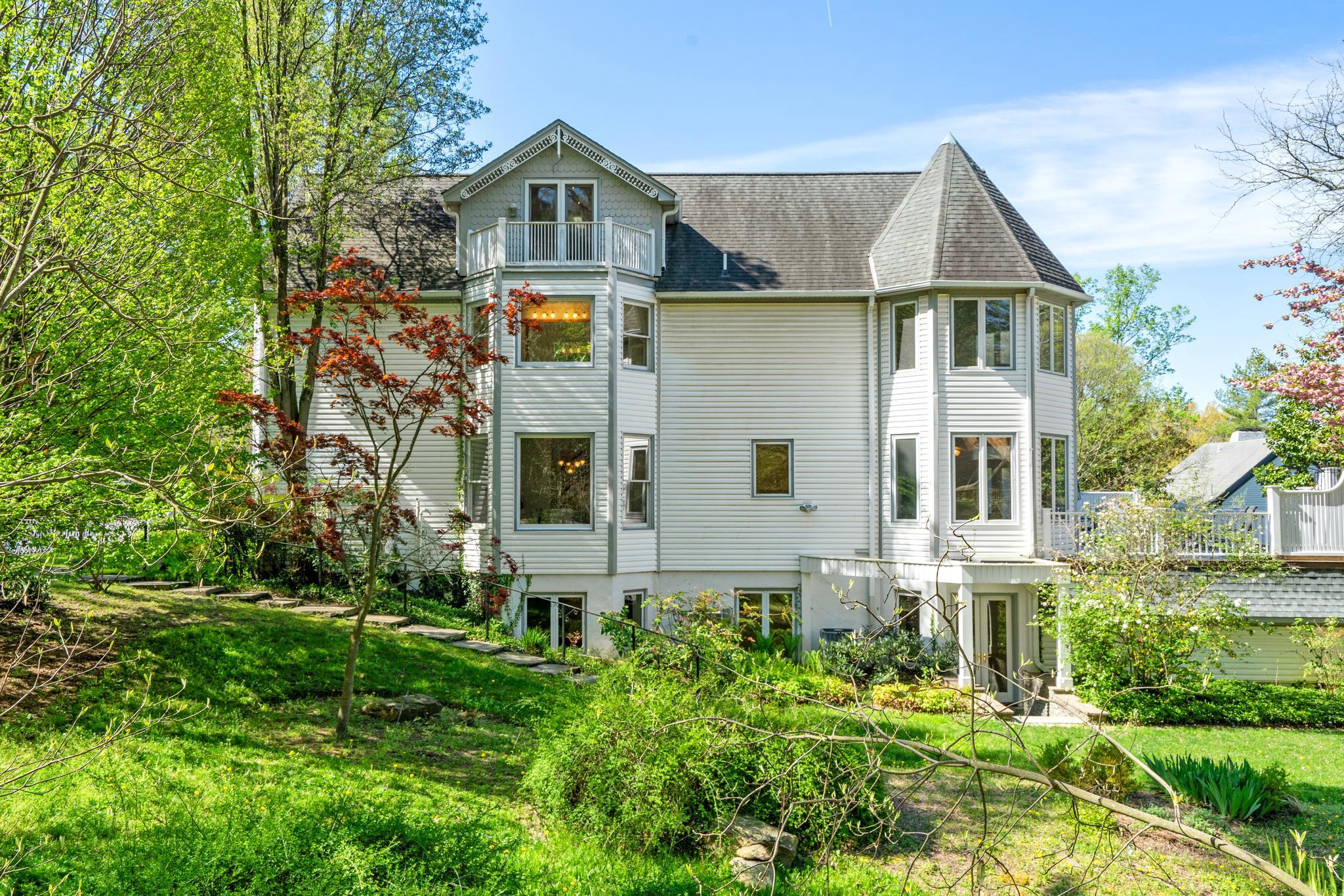 2722 Chain Bridge Road NW 