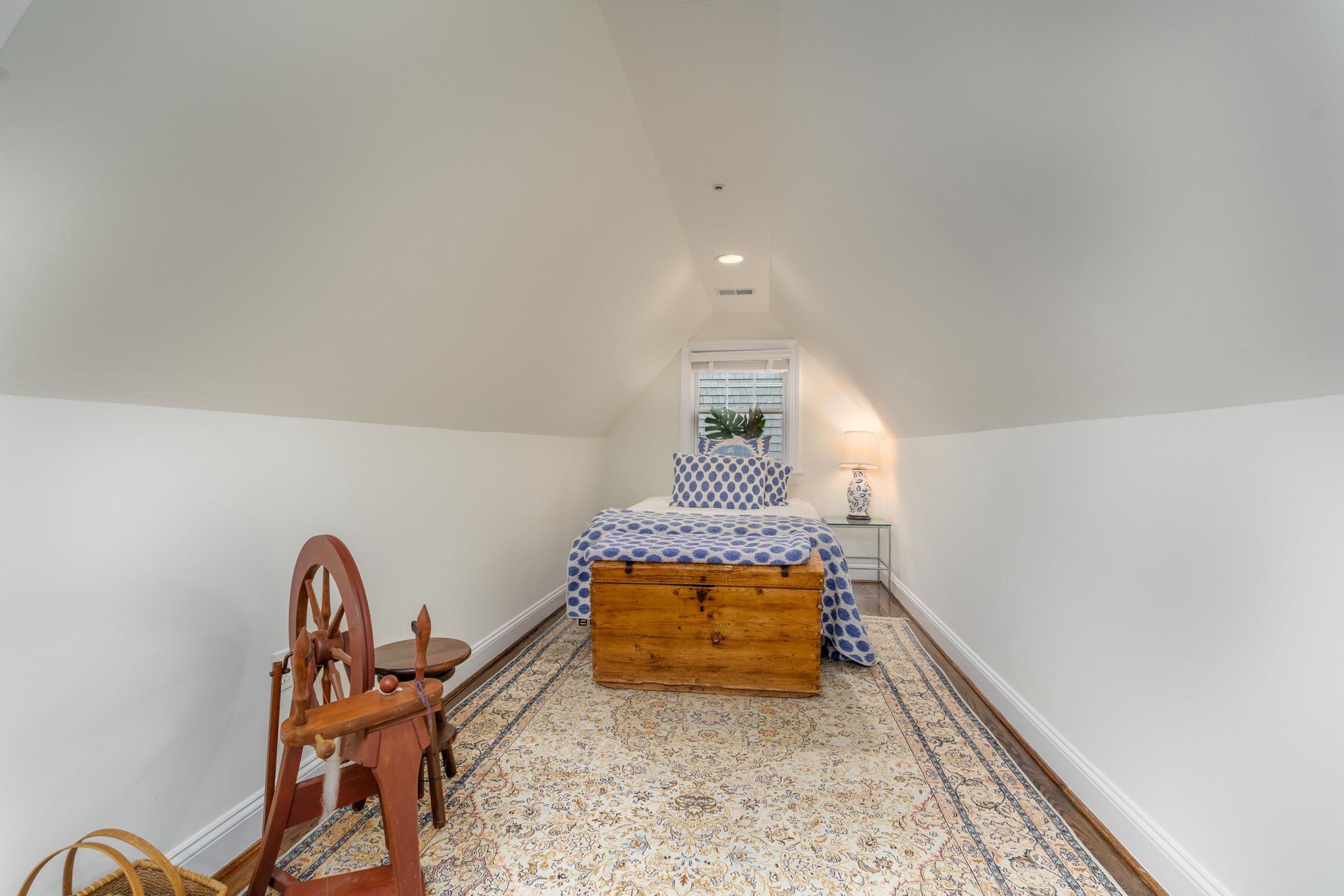 2502 Chain Bridge Road NW 