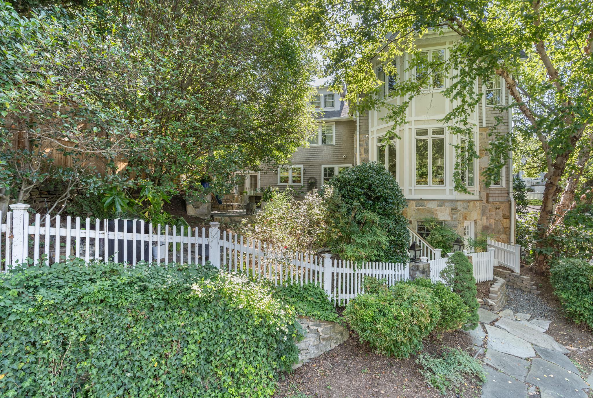 2502 Chain Bridge Road NW 