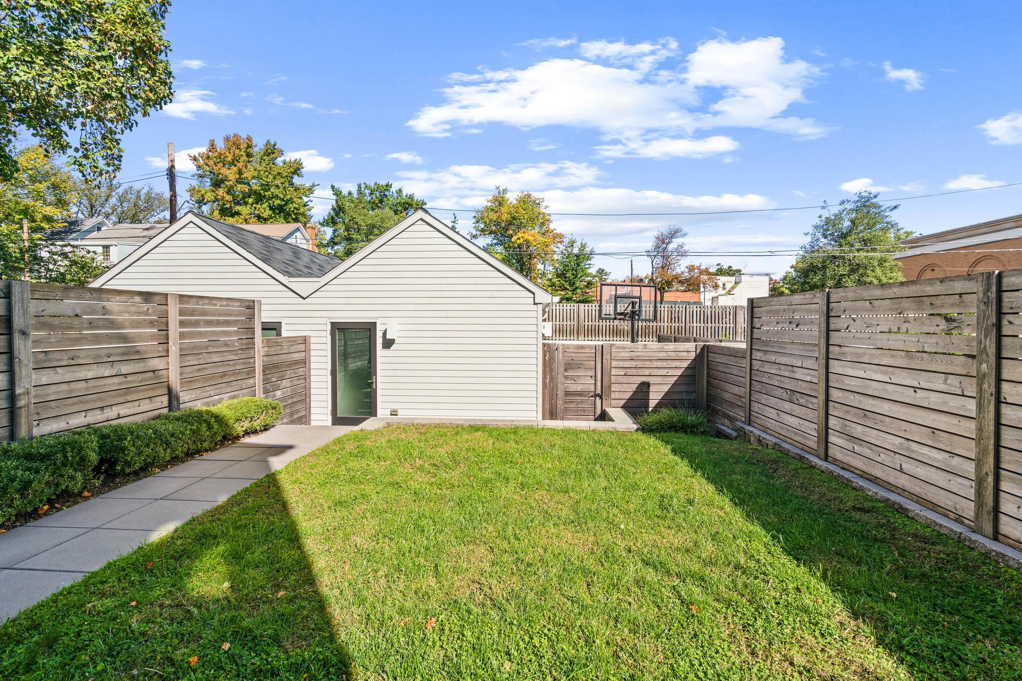 3829 Livingston Street NW 