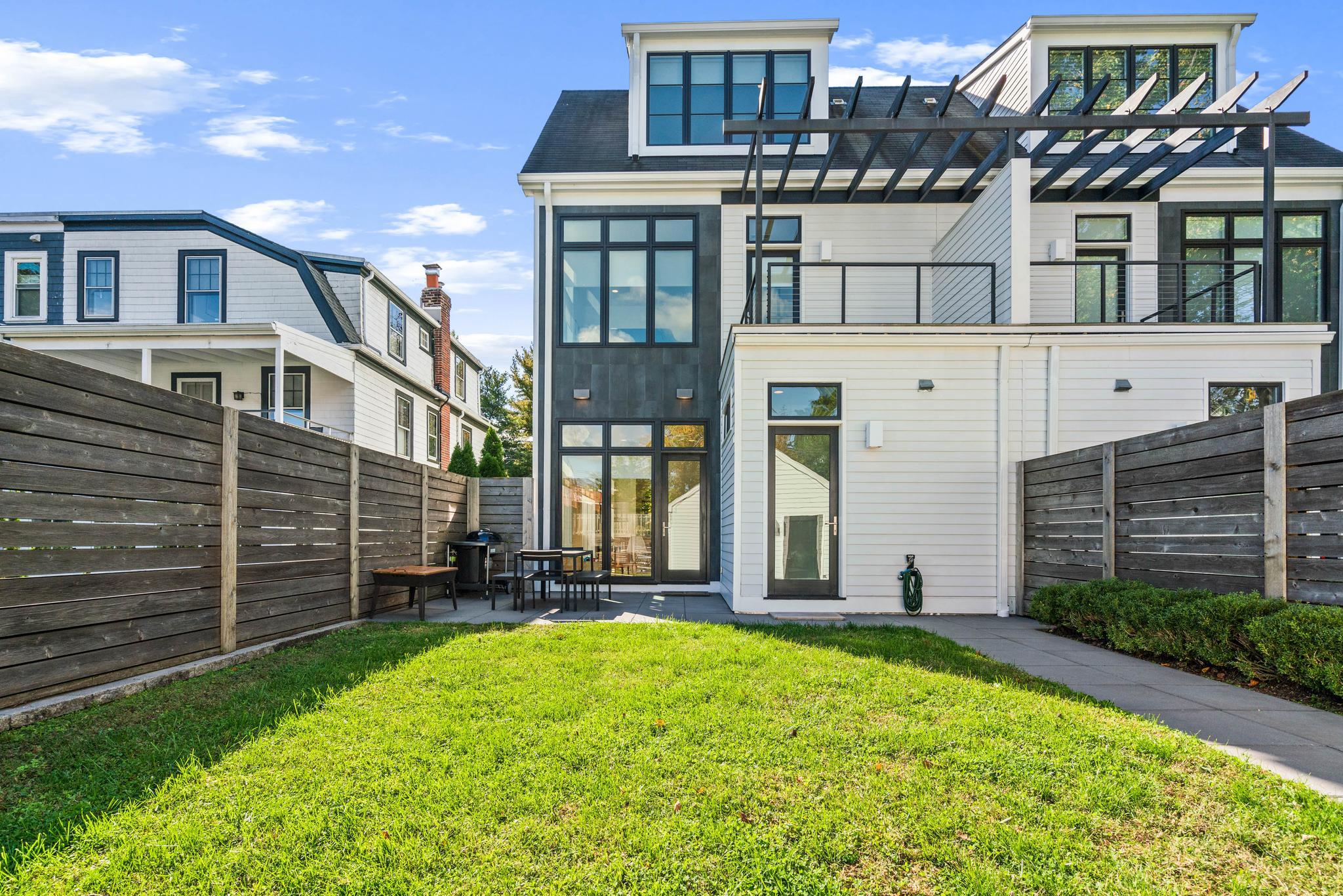 3829 Livingston Street NW 
