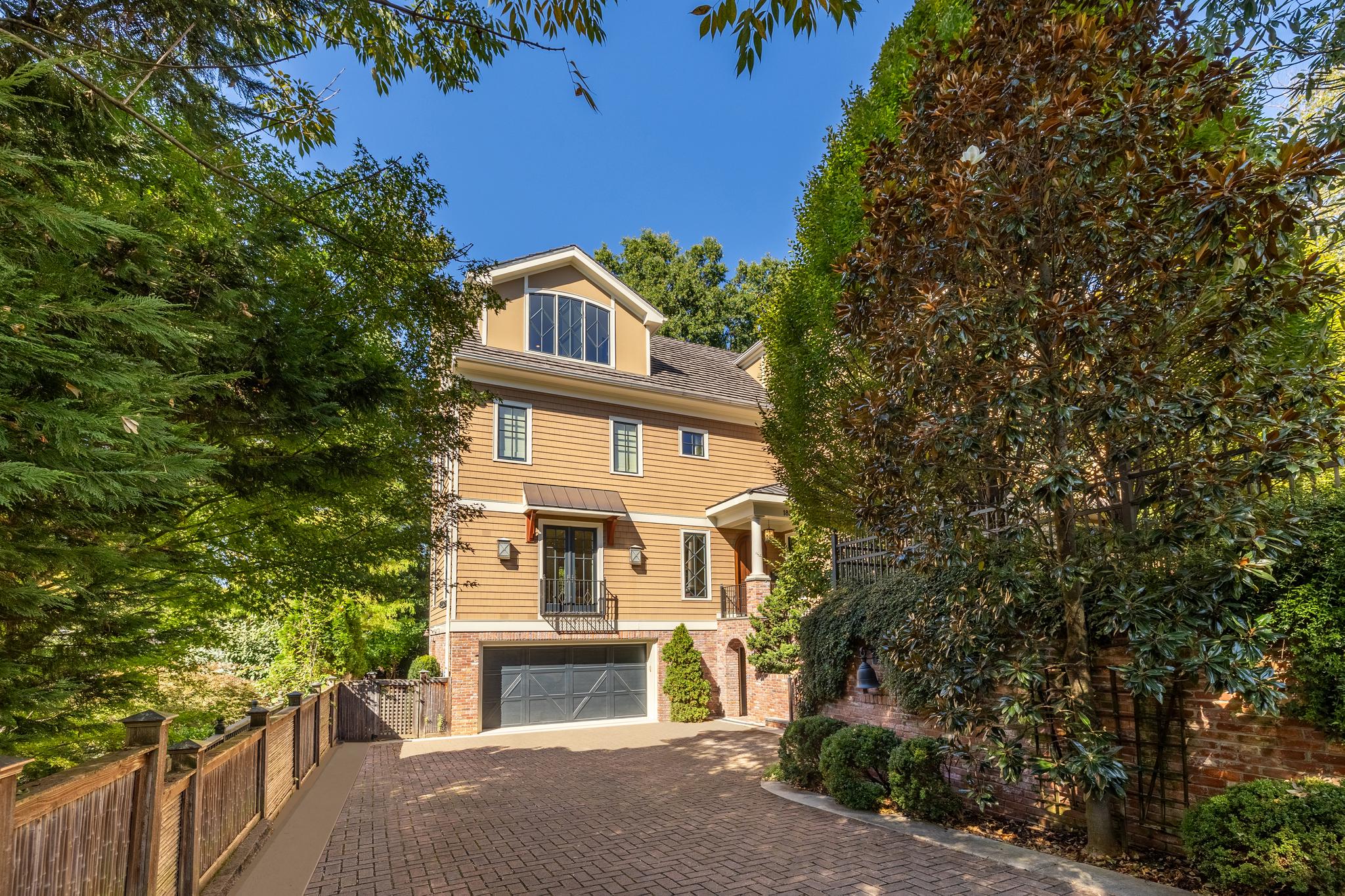 1820 47th Place NW 