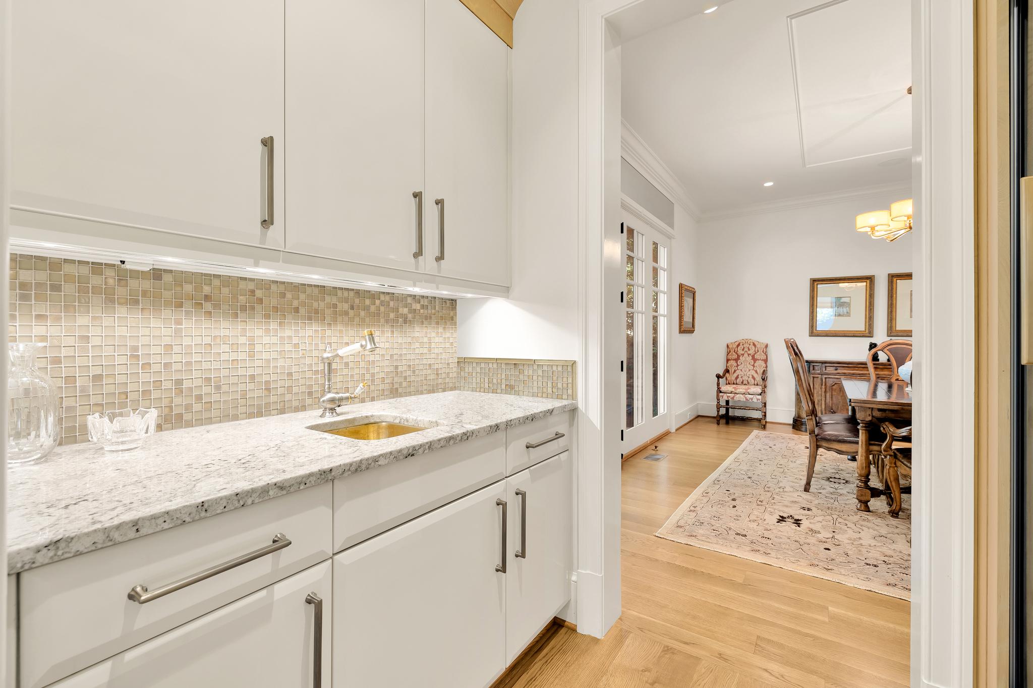 1820 47th Place NW 