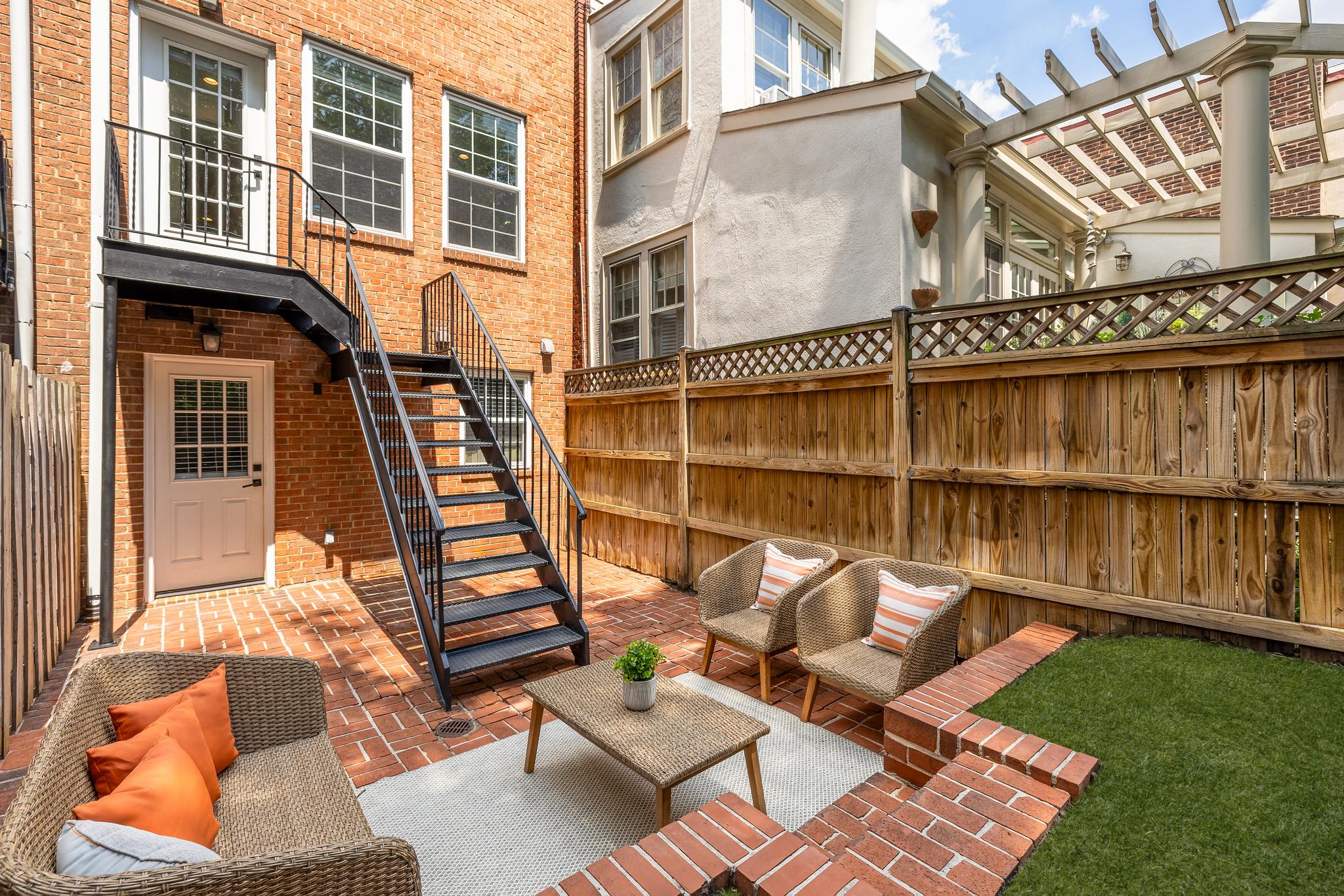 811 East Capitol Street SE 