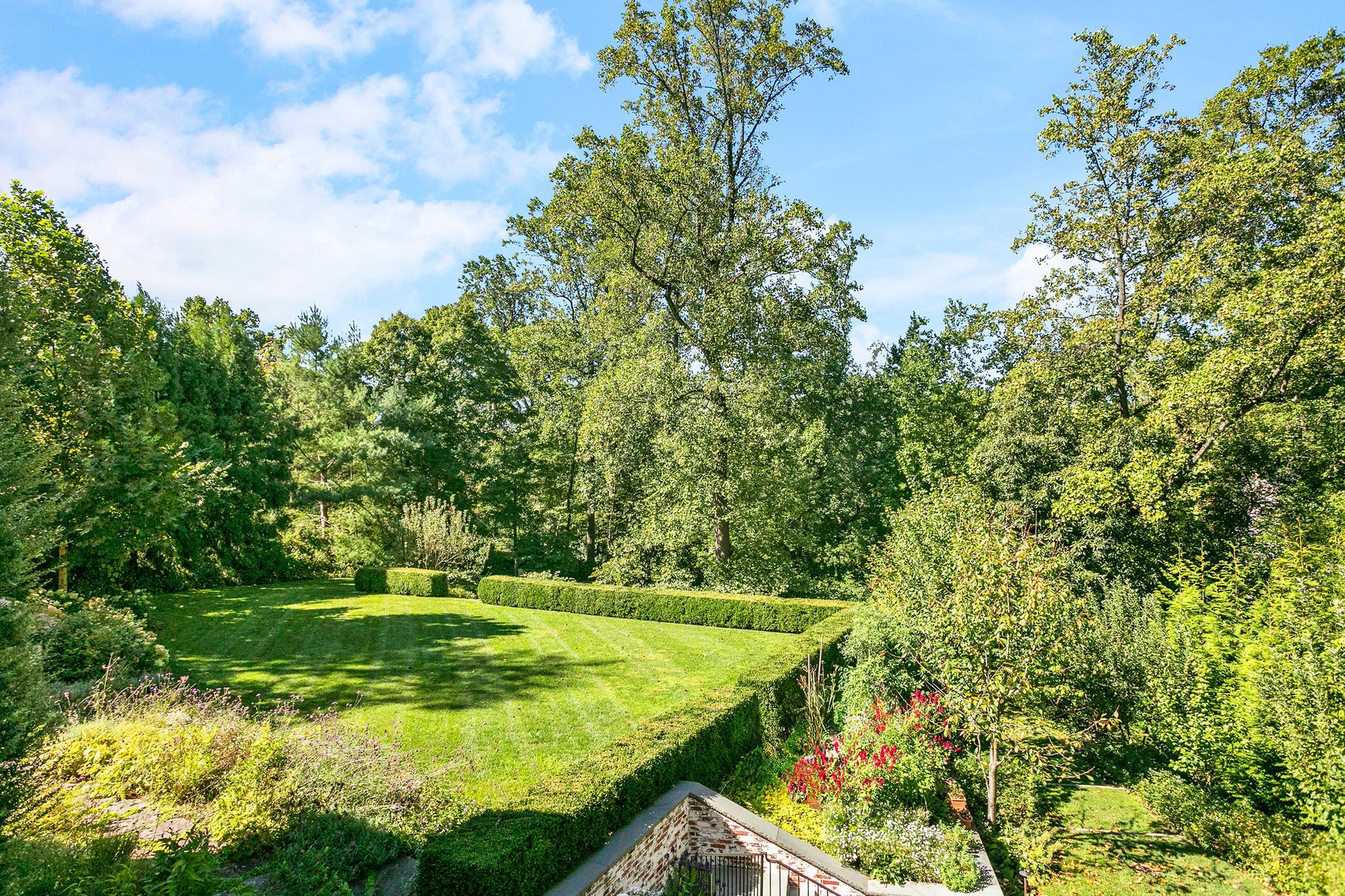 2824 Chain Bridge Road NW 