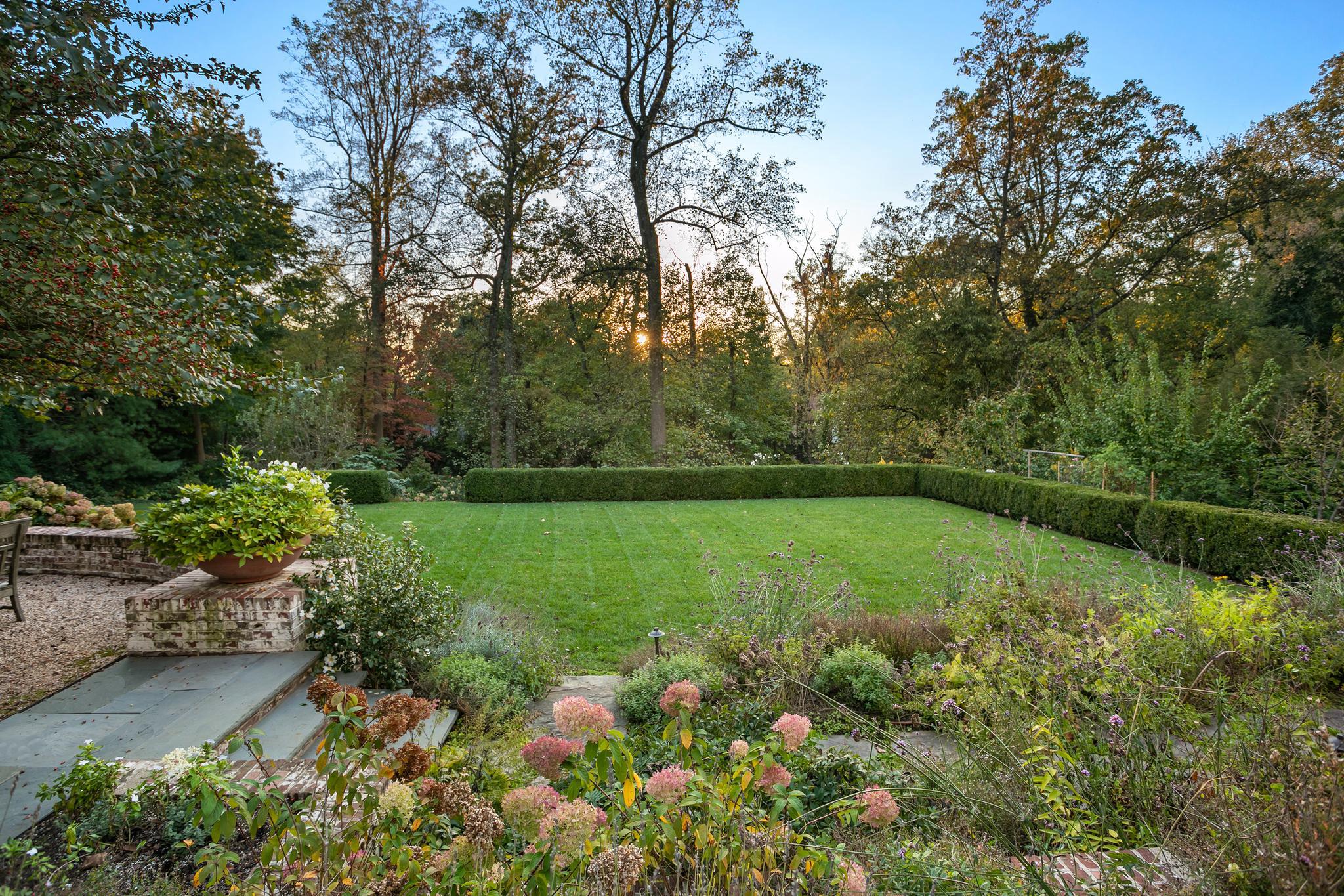 2824 Chain Bridge Road NW 